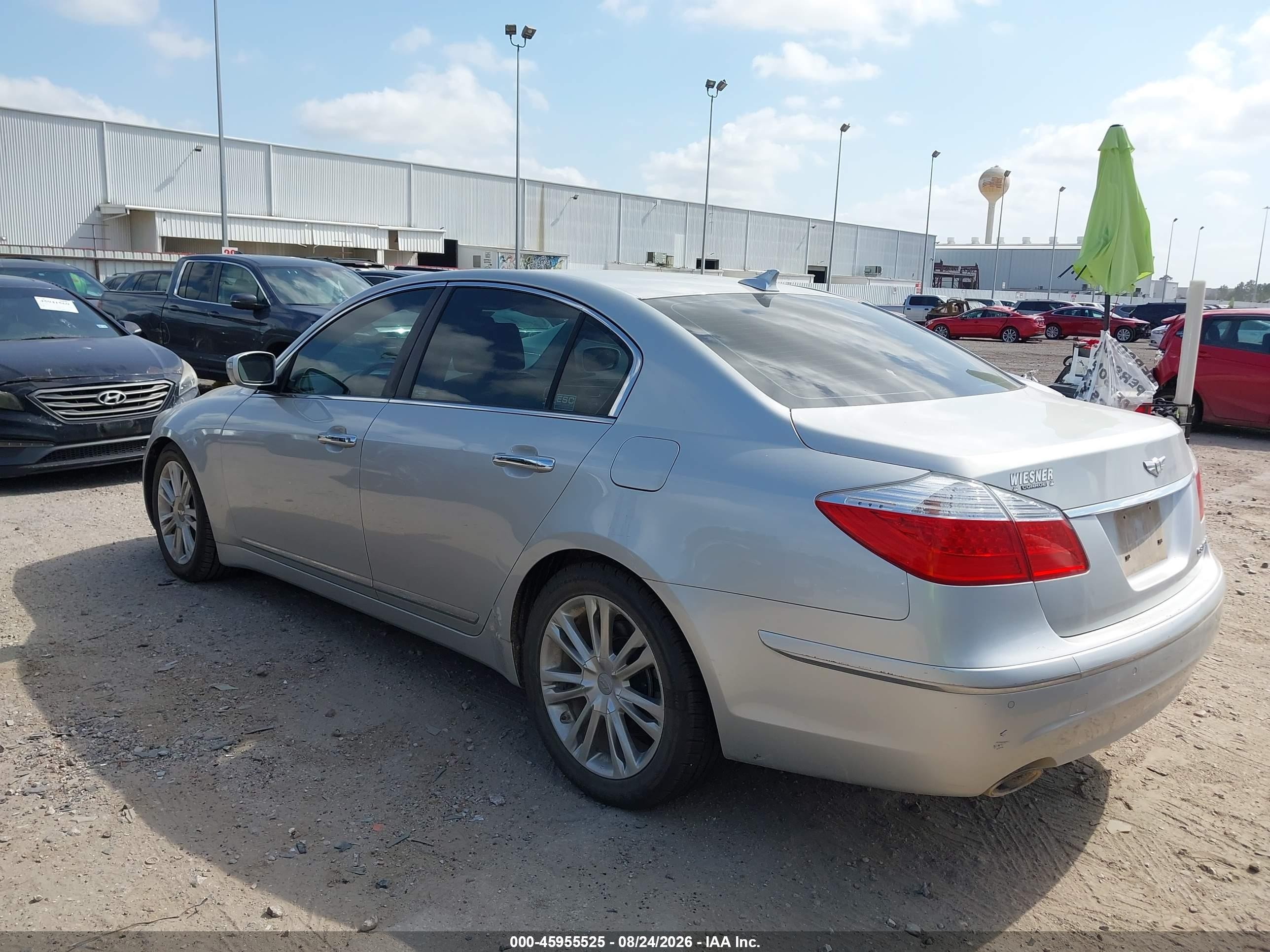 2009 Hyundai Genesis 4.6 Silver vin: KMHGC46F49U040379