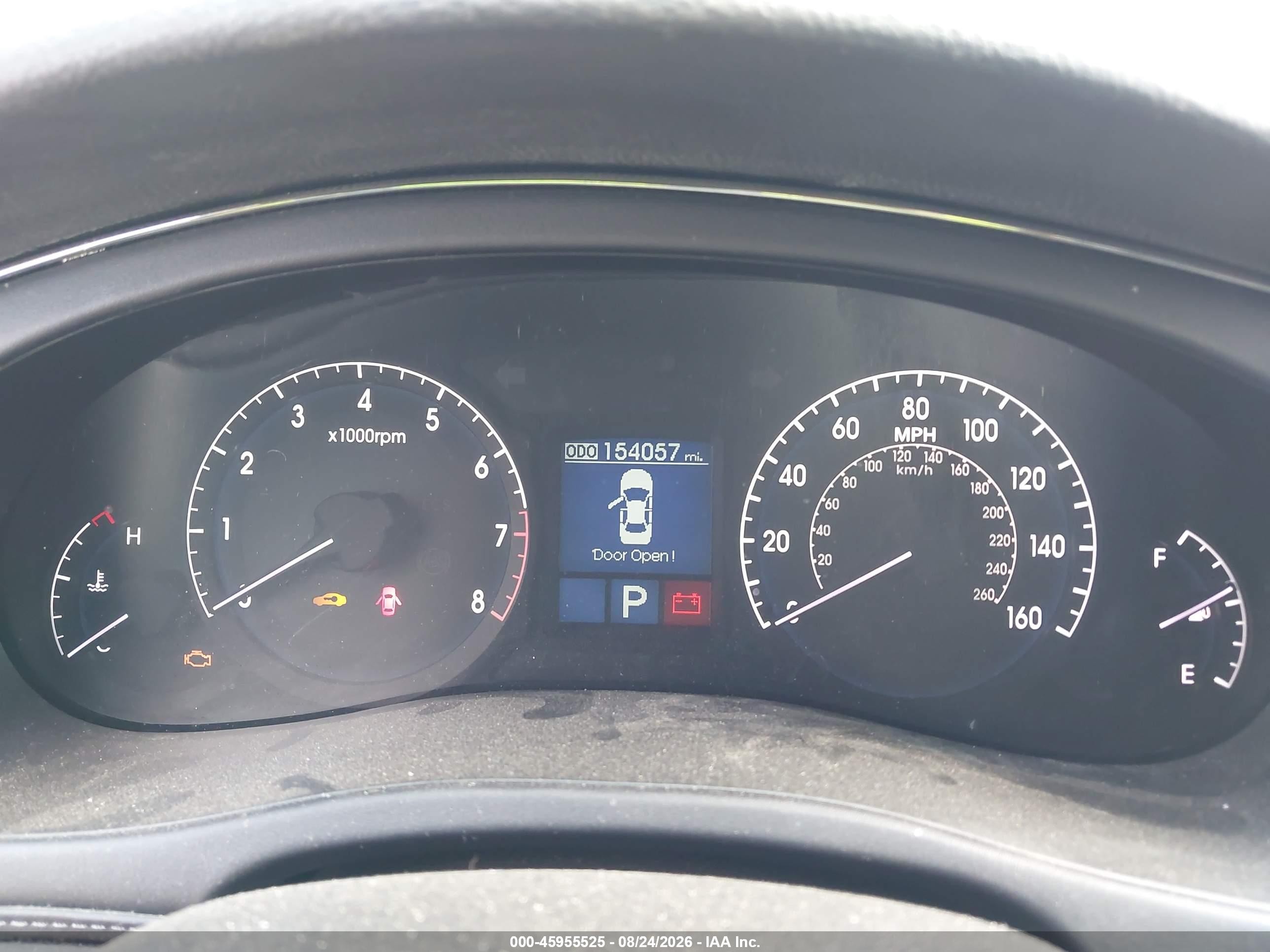 2009 Hyundai Genesis 4.6 Silver vin: KMHGC46F49U040379