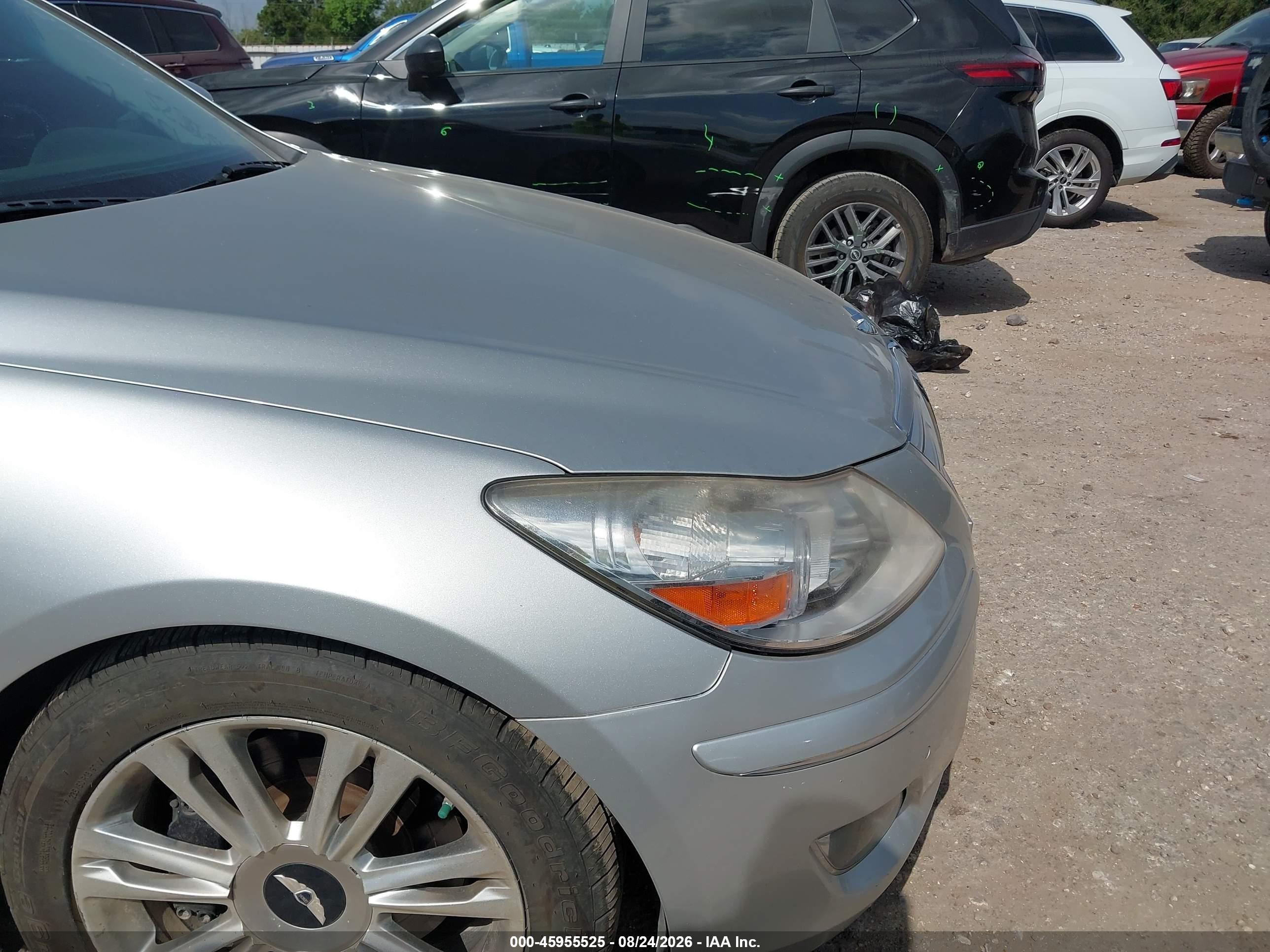 2009 Hyundai Genesis 4.6 Silver vin: KMHGC46F49U040379