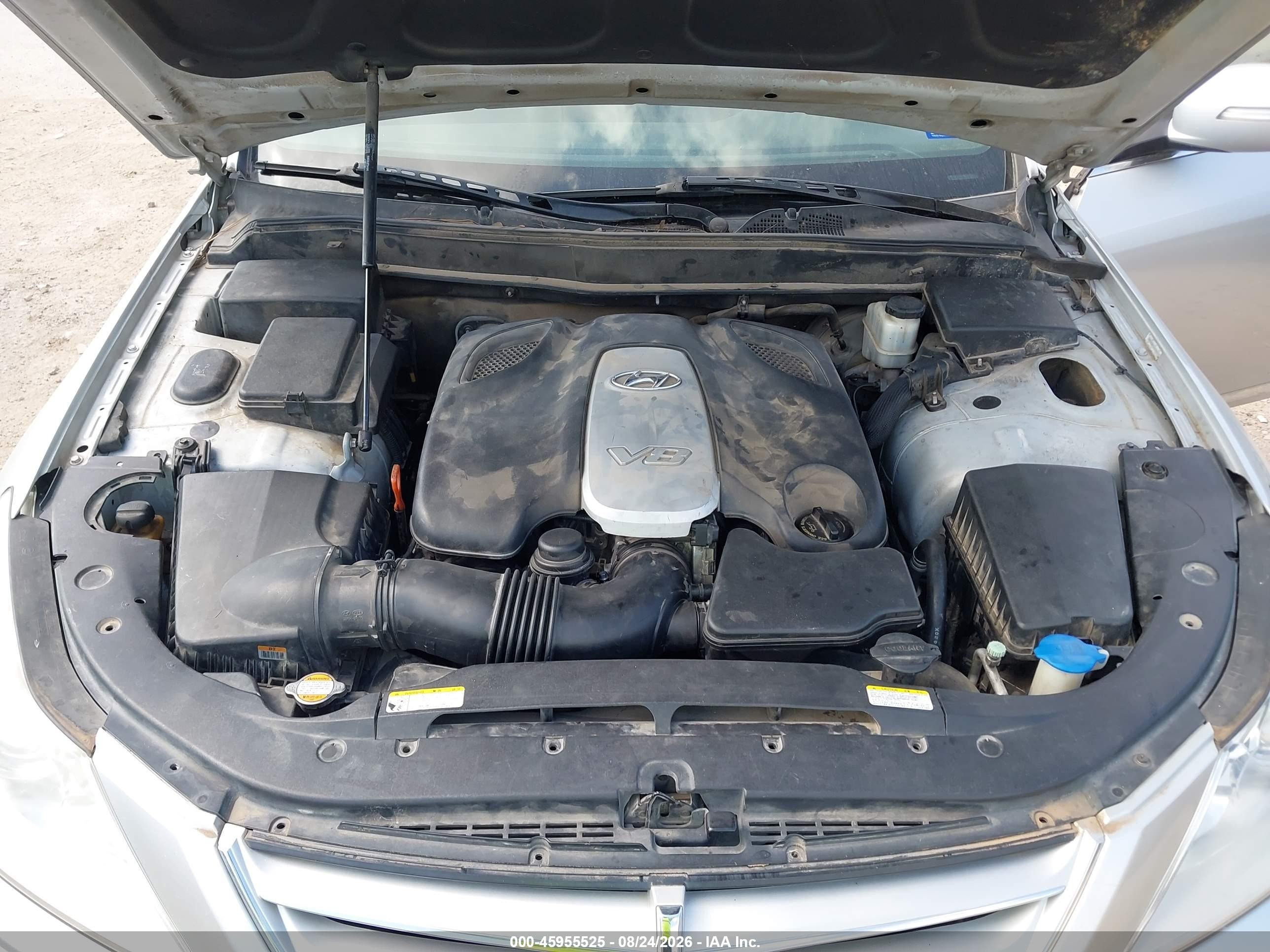 2009 Hyundai Genesis 4.6 Silver vin: KMHGC46F49U040379