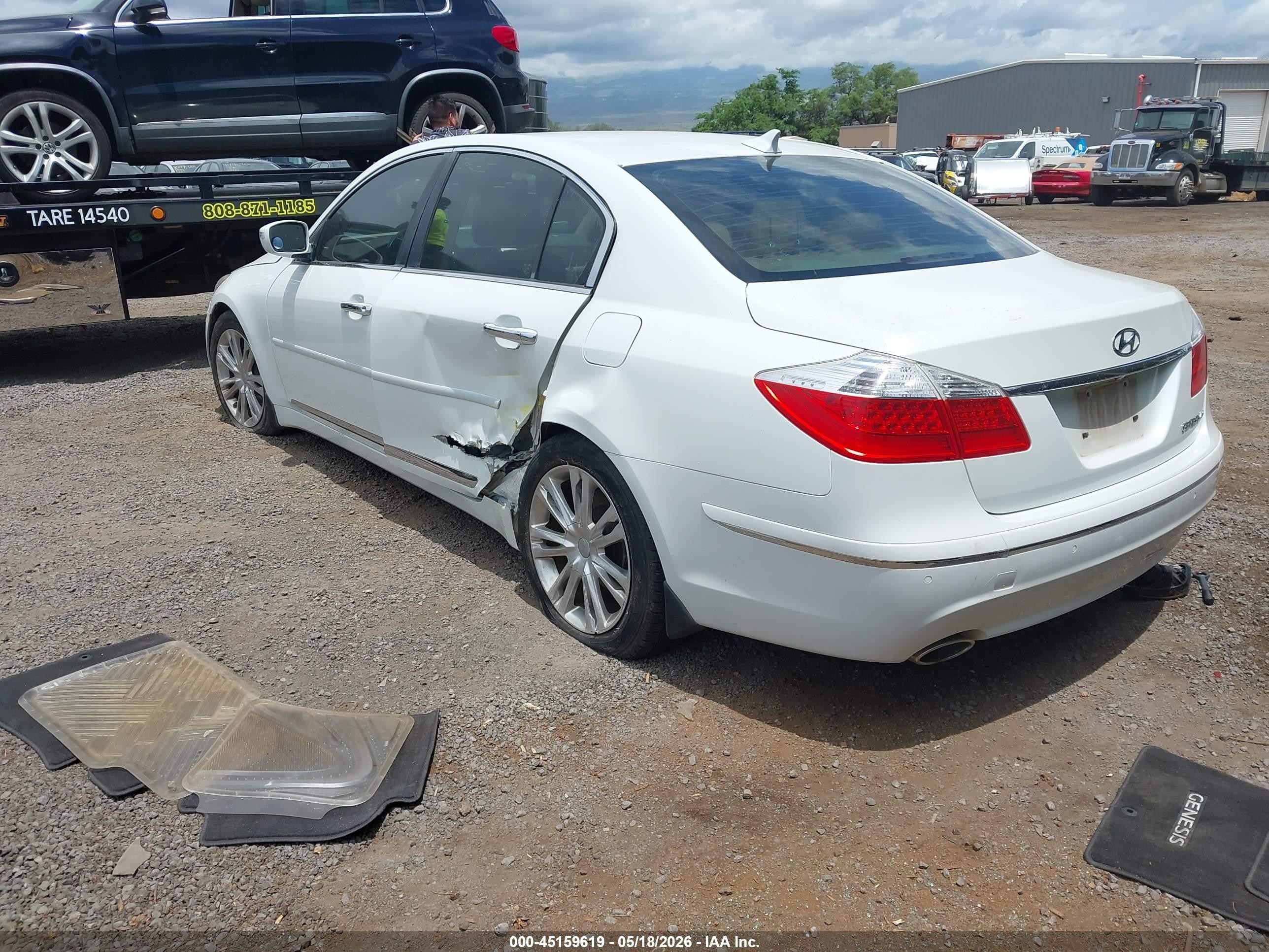 2009 Hyundai Genesis 4.6 White vin: KMHGC46F49U042228