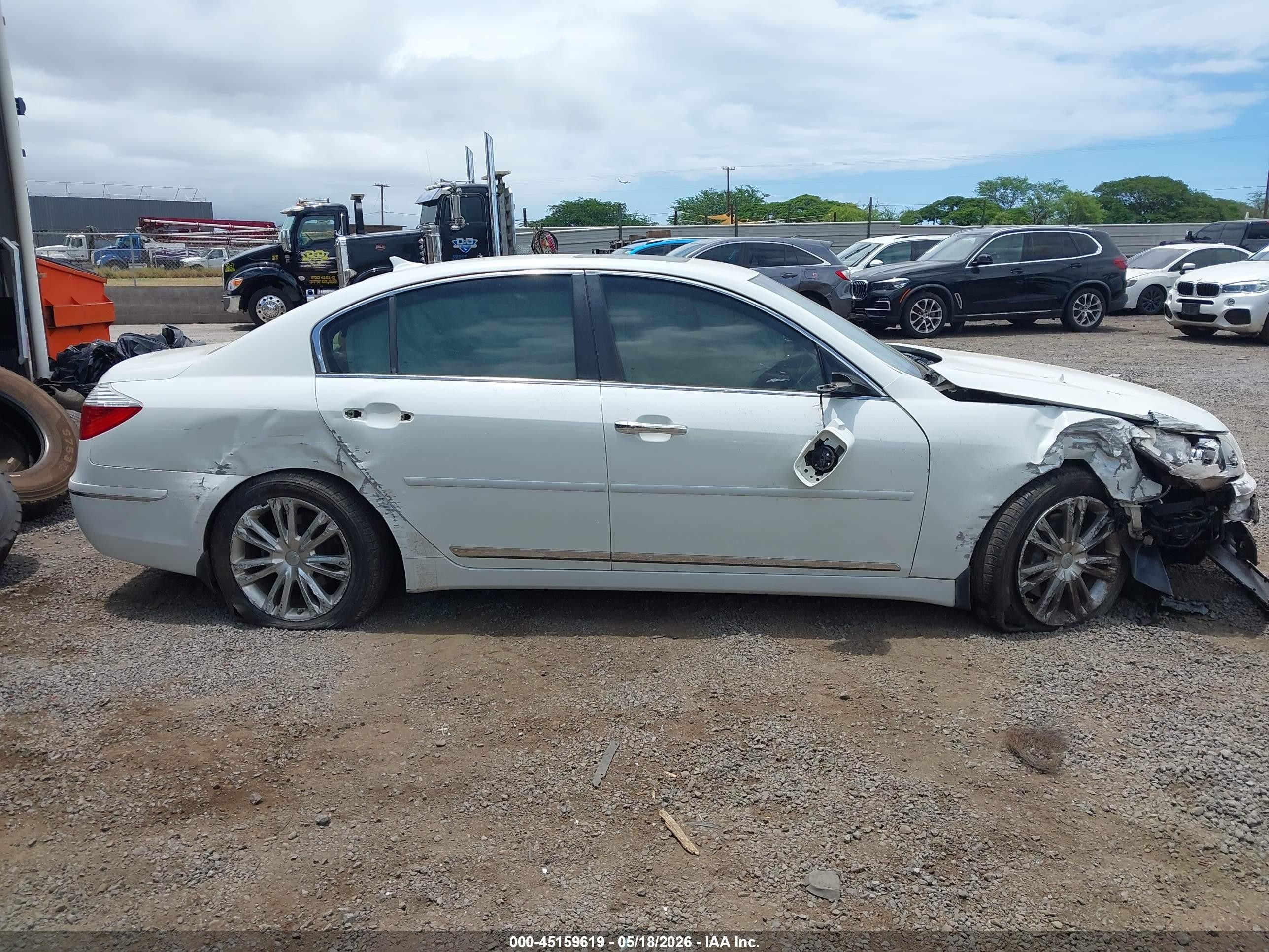 2009 Hyundai Genesis 4.6 White vin: KMHGC46F49U042228