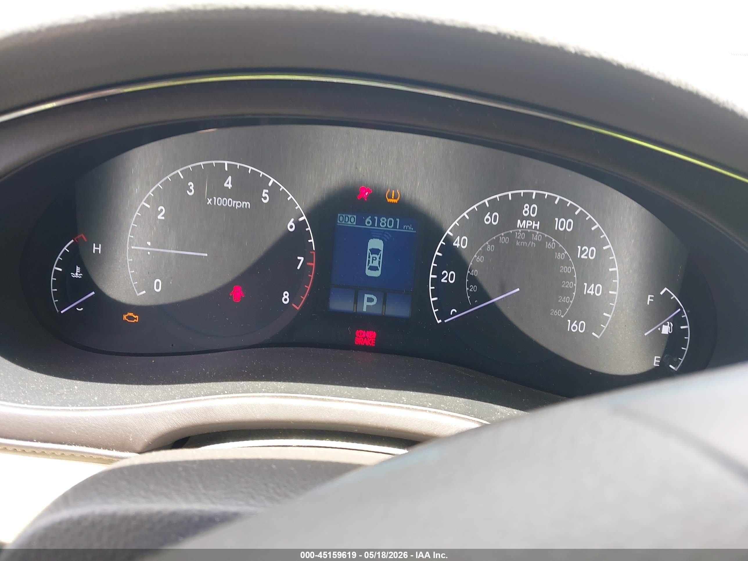 2009 Hyundai Genesis 4.6 White vin: KMHGC46F49U042228