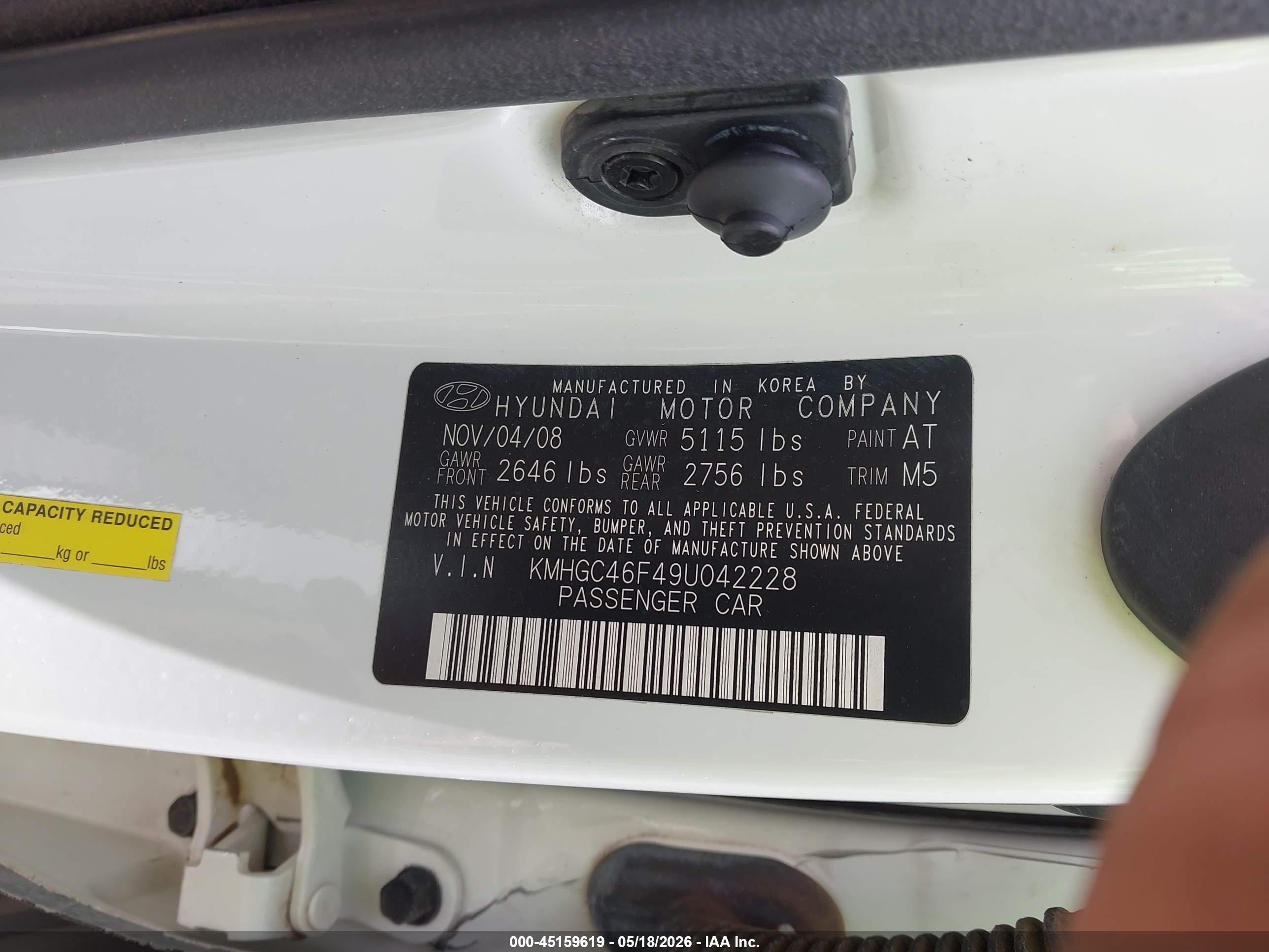 2009 Hyundai Genesis 4.6 White vin: KMHGC46F49U042228