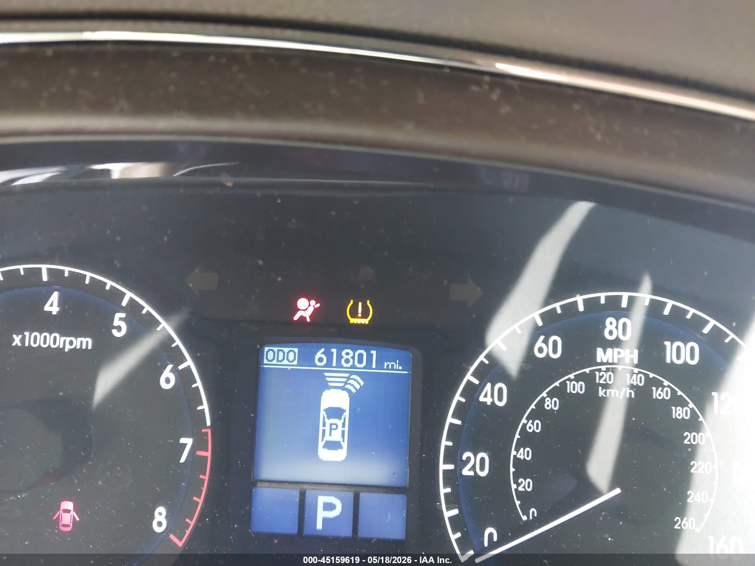 2009 Hyundai Genesis 4.6 White vin: KMHGC46F49U042228