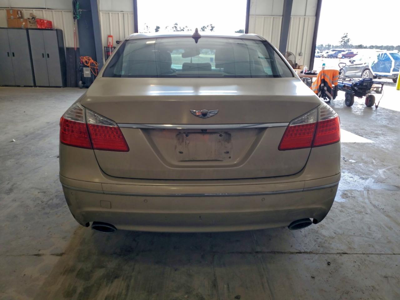 2009 Hyundai Genesis 4.6l Gold vin: KMHGC46F49U069445