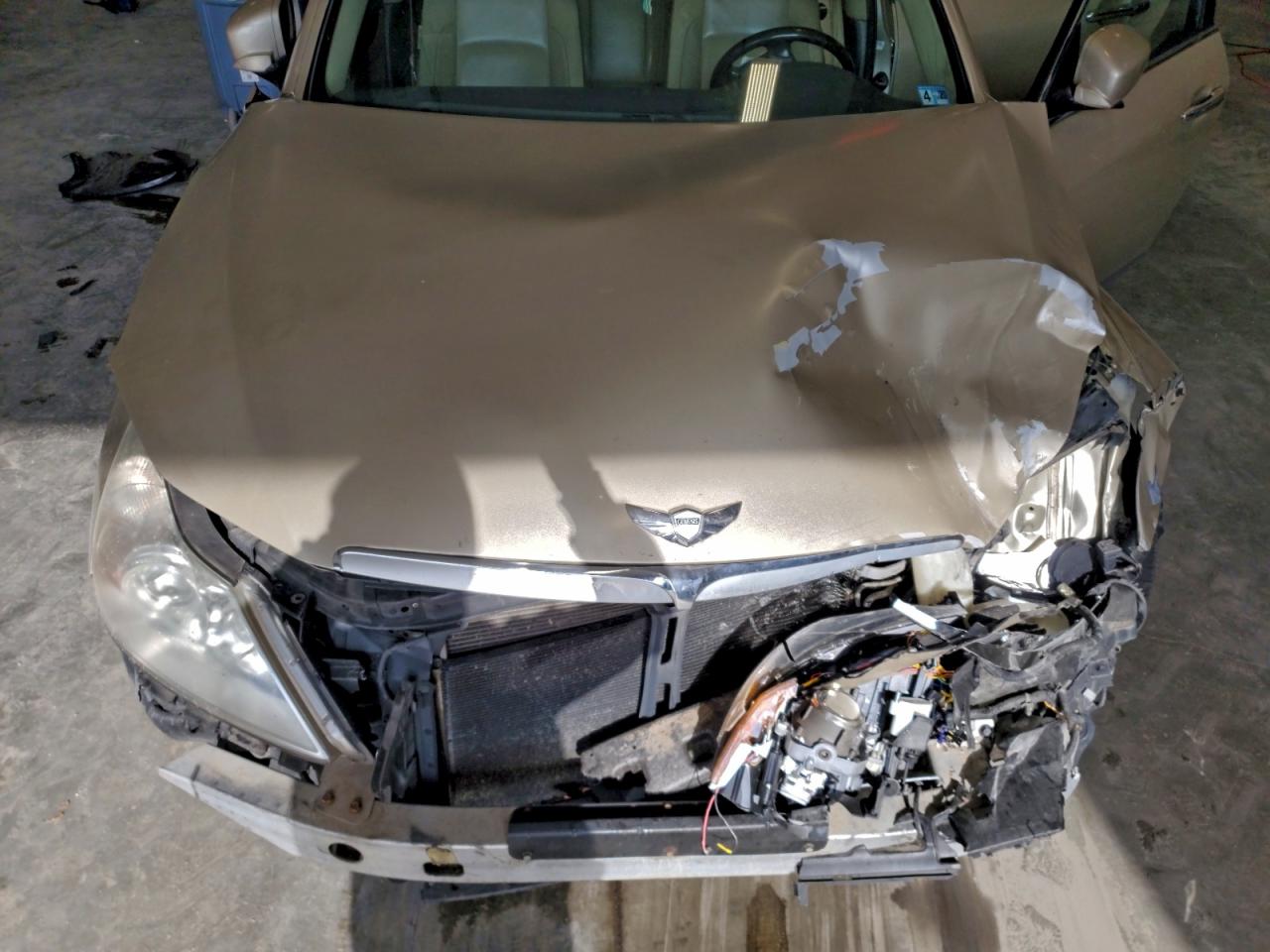2009 Hyundai Genesis 4.6l Gold vin: KMHGC46F49U069445