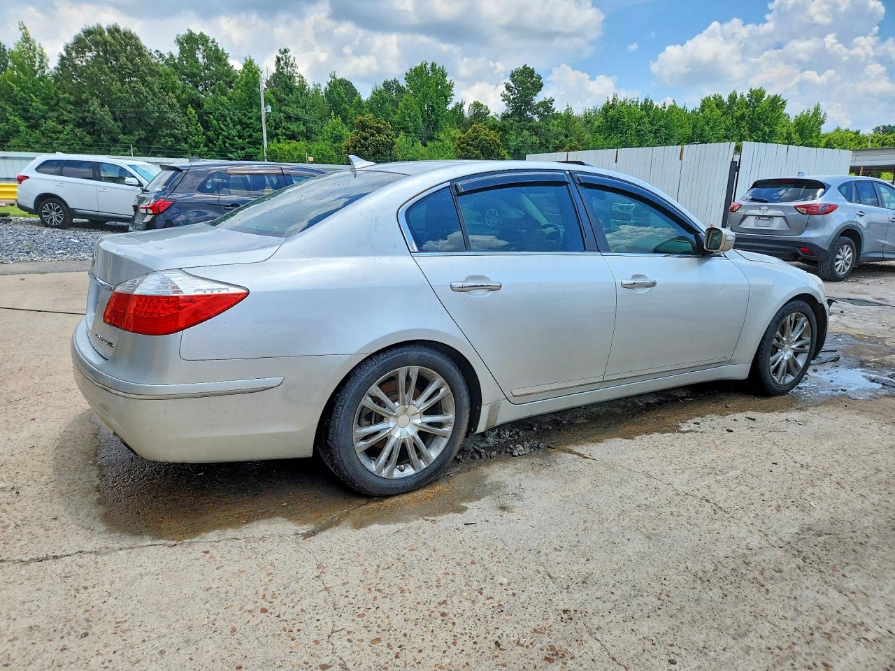 2009 Hyundai Genesis 4.6l Silver vin: KMHGC46F69U047141