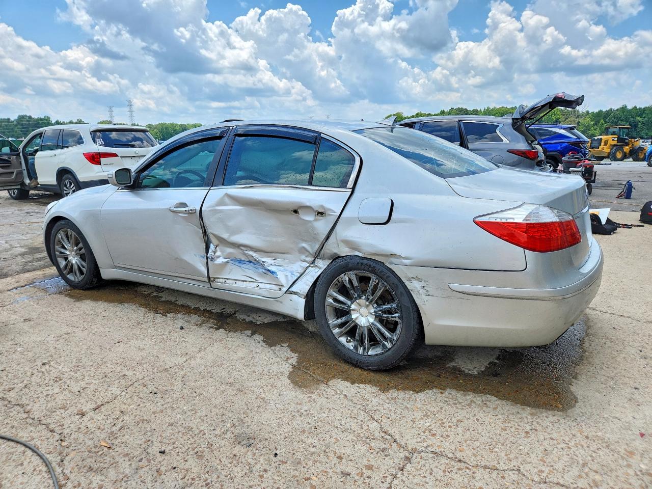 2009 Hyundai Genesis 4.6l Silver vin: KMHGC46F69U047141