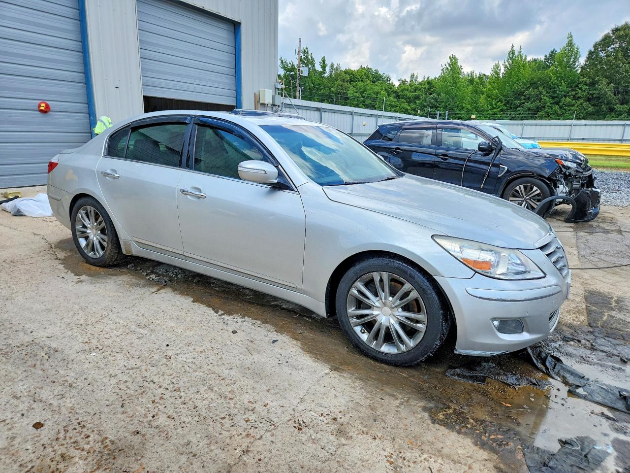 2009 Hyundai Genesis 4.6l Silver vin: KMHGC46F69U047141