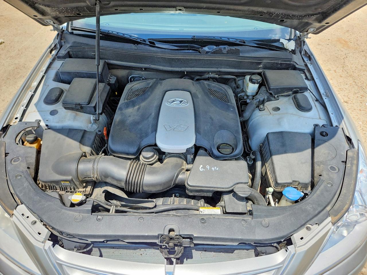 2009 Hyundai Genesis 4.6l Silver vin: KMHGC46F69U047141