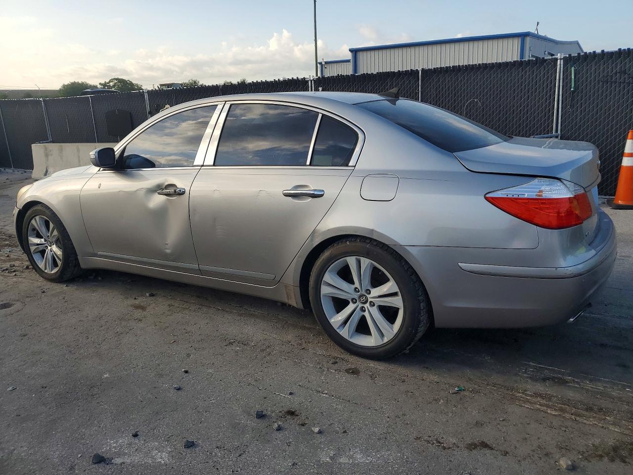2009 Hyundai Genesis 4.6l Gray vin: KMHGC46F79U055006