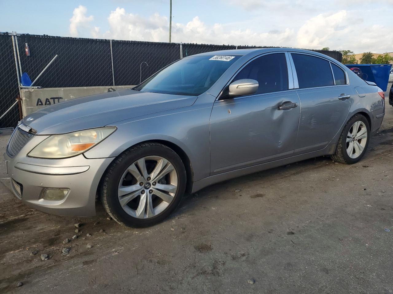 2009 Hyundai Genesis 4.6l Серый vin: KMHGC46F79U055006