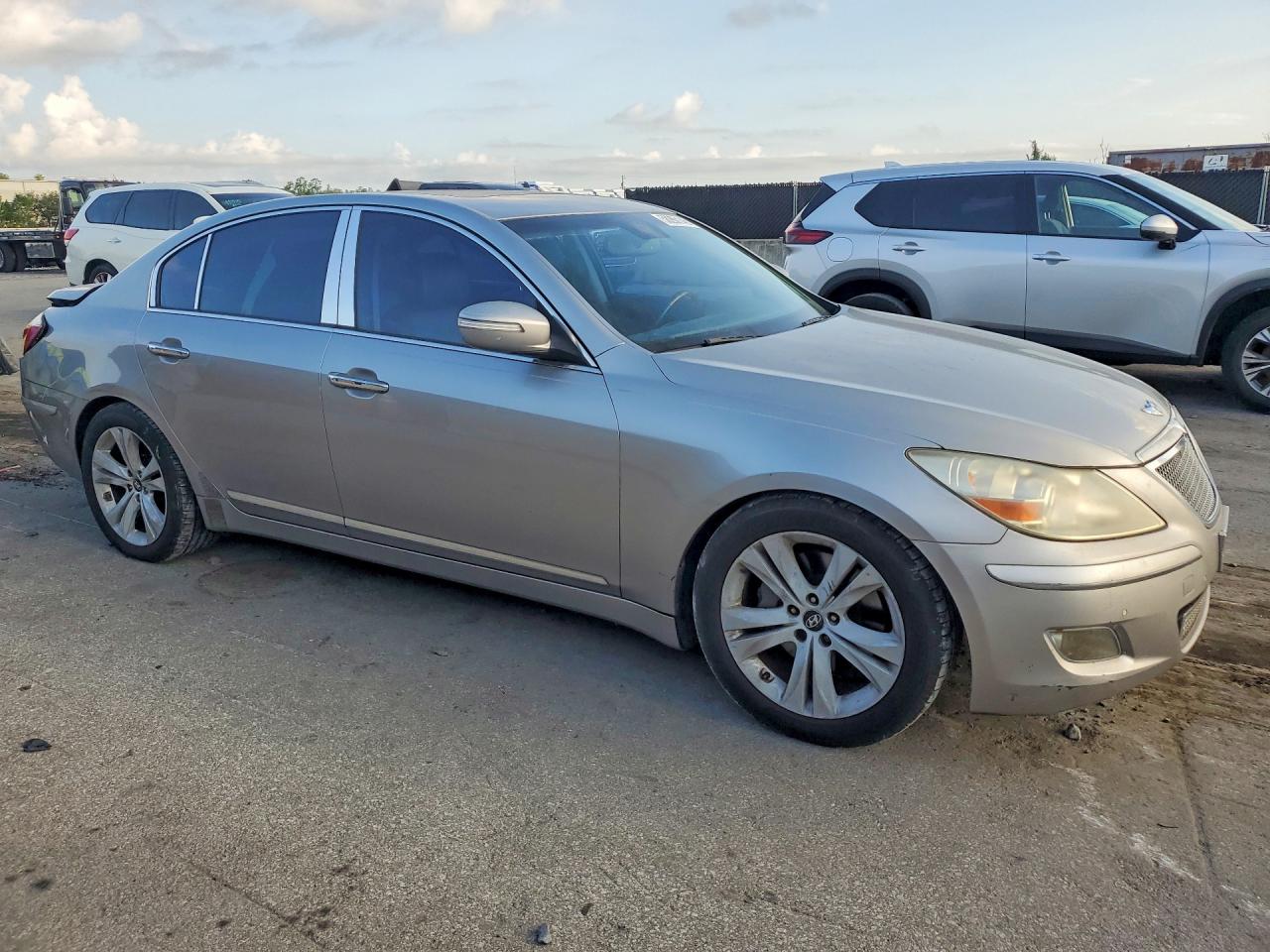 2009 Hyundai Genesis 4.6l Gray vin: KMHGC46F79U055006