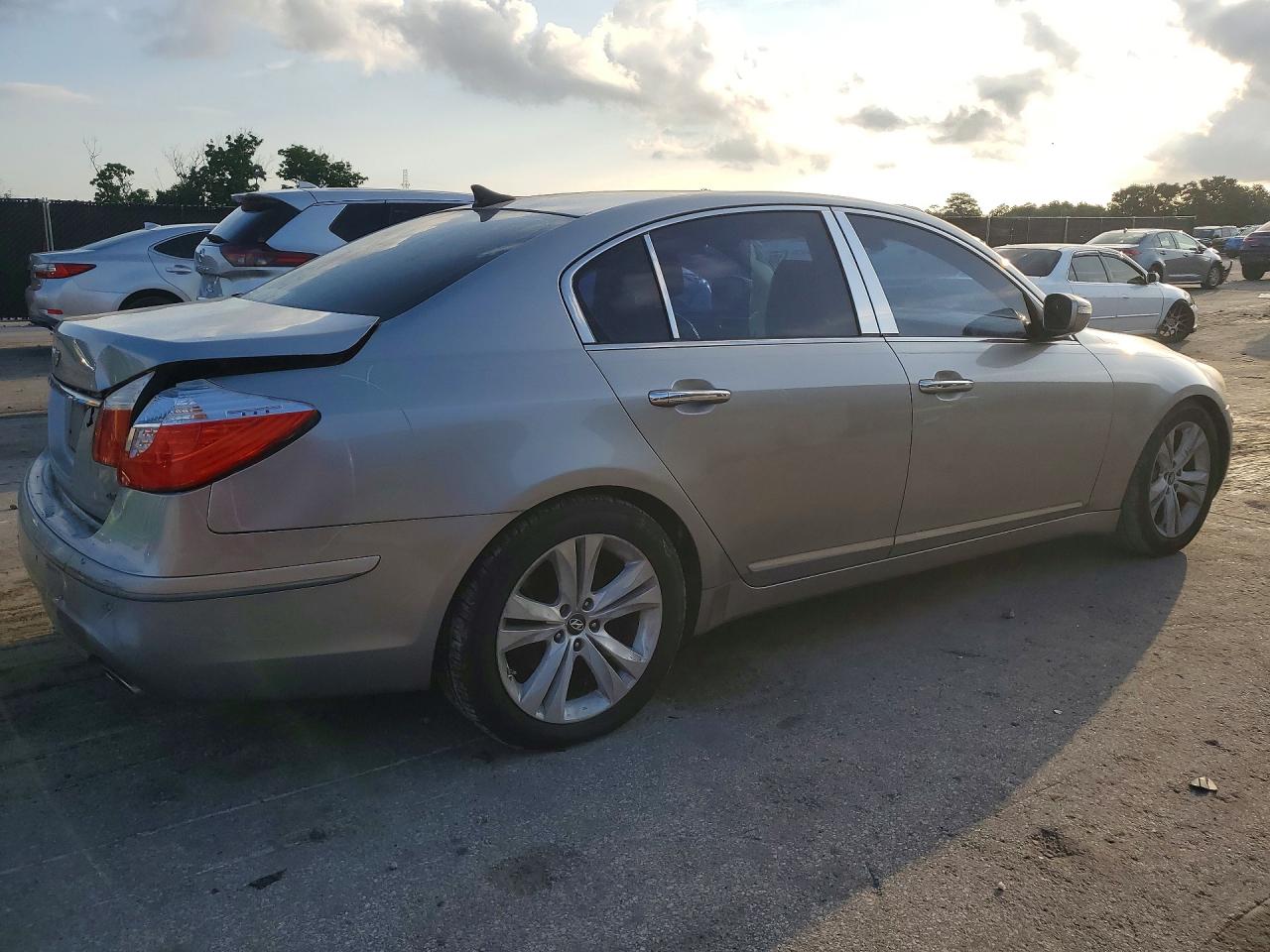 2009 Hyundai Genesis 4.6l Gray vin: KMHGC46F79U055006