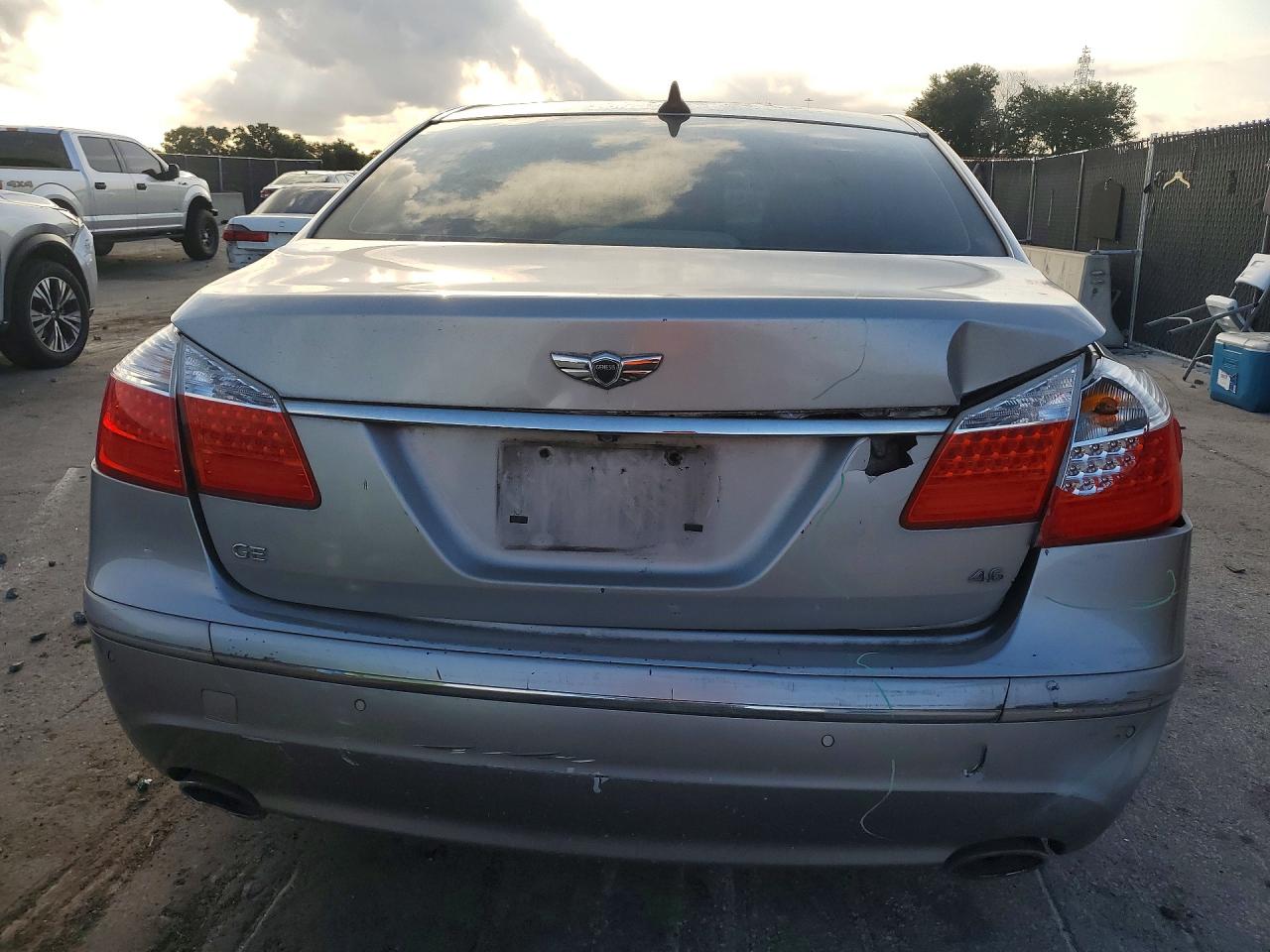 2009 Hyundai Genesis 4.6l Gray vin: KMHGC46F79U055006