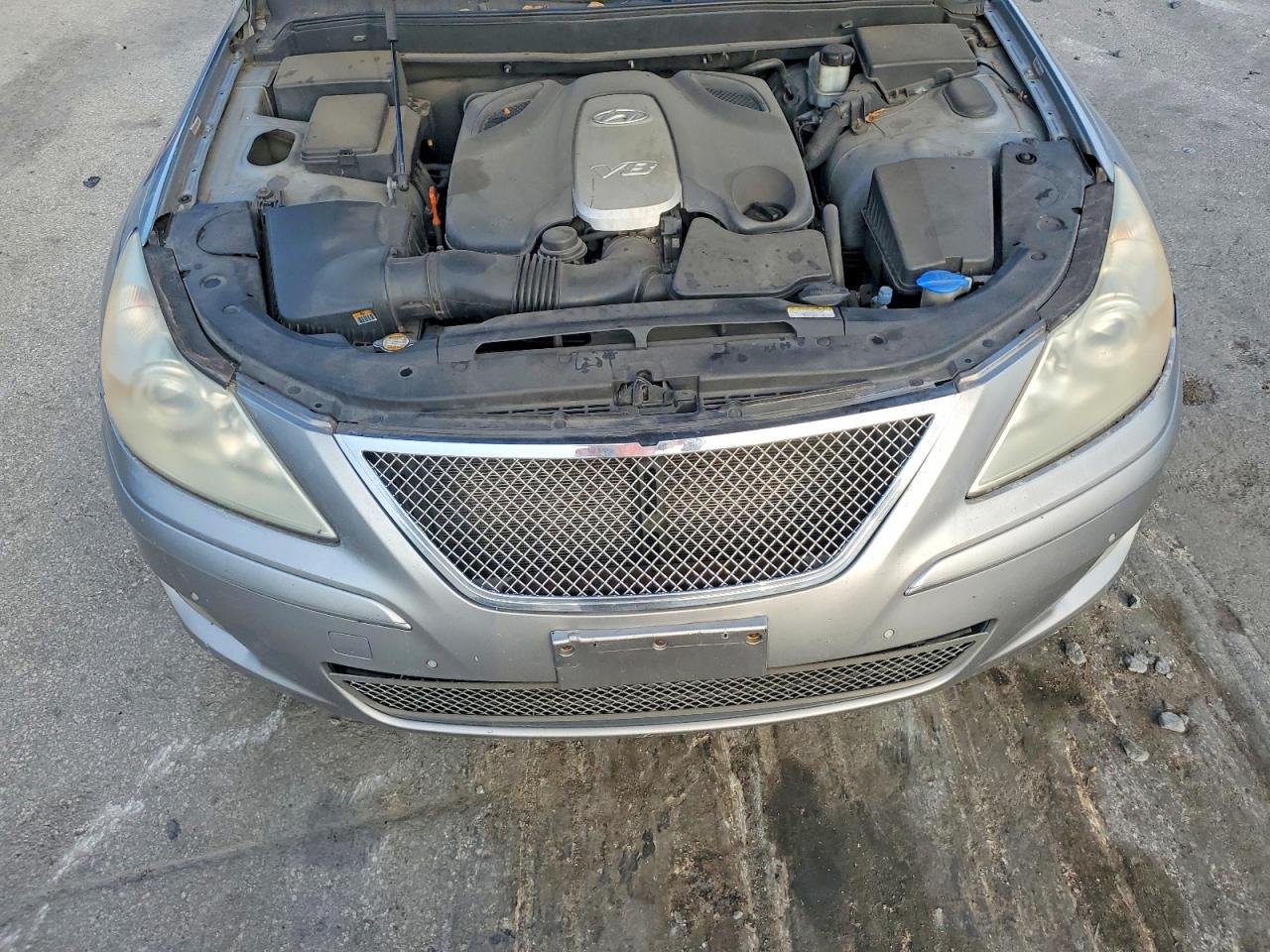 2009 Hyundai Genesis 4.6l Gray vin: KMHGC46F79U055006