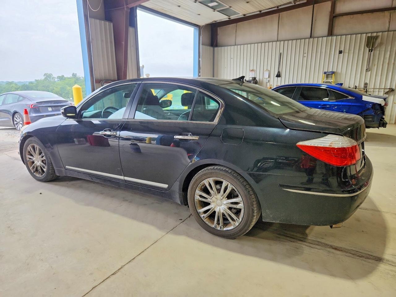 2009 Hyundai Genesis 4.6l Black vin: KMHGC46F89U032110