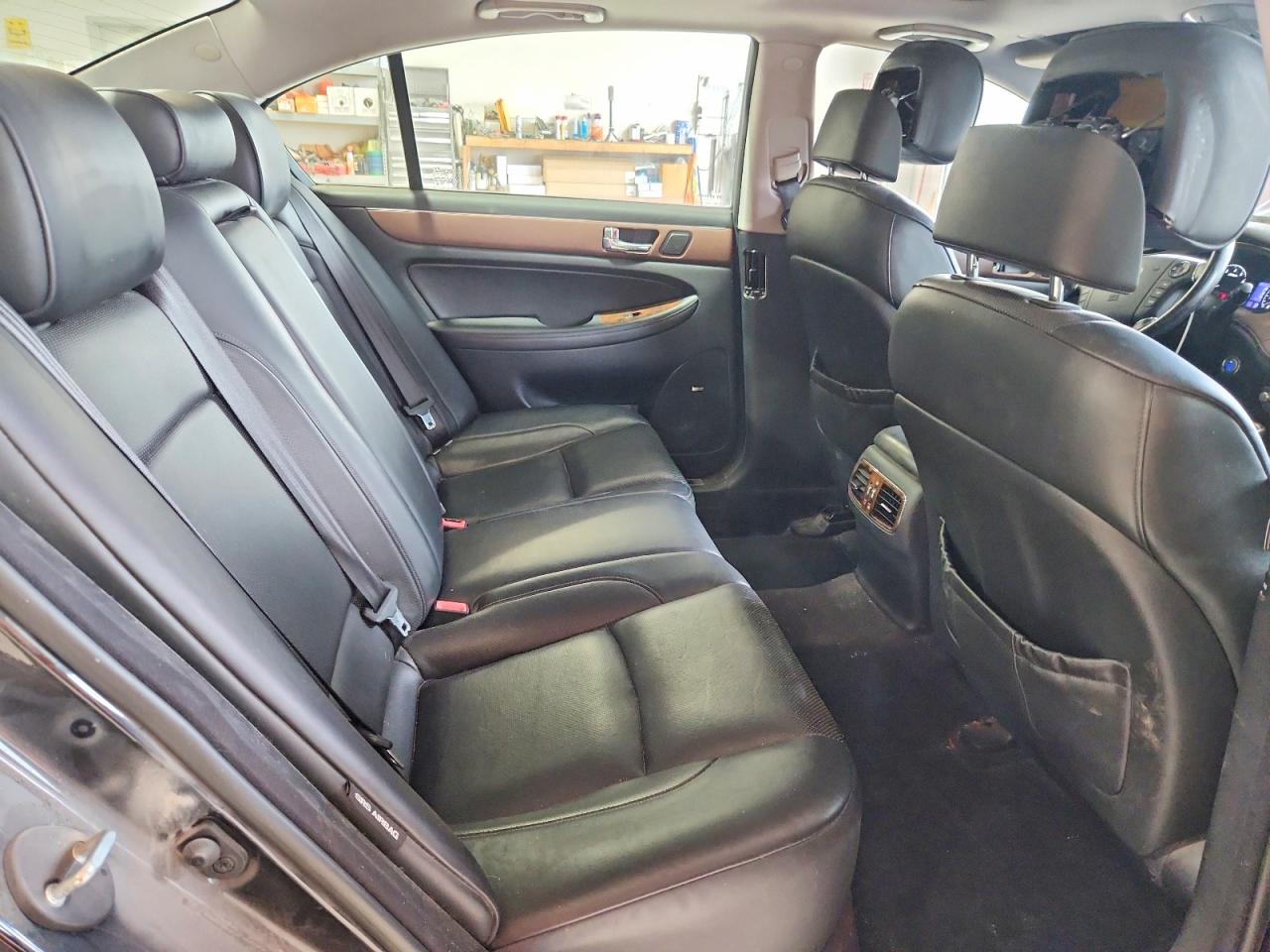 2009 Hyundai Genesis 4.6l Black vin: KMHGC46F89U032110