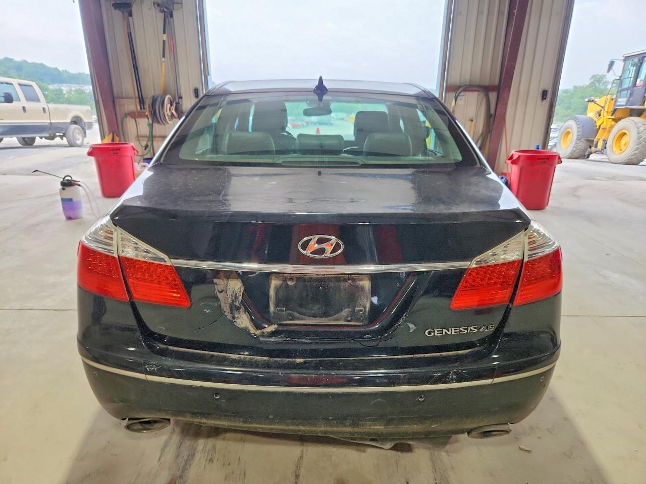 2009 Hyundai Genesis 4.6l Black vin: KMHGC46F89U032110