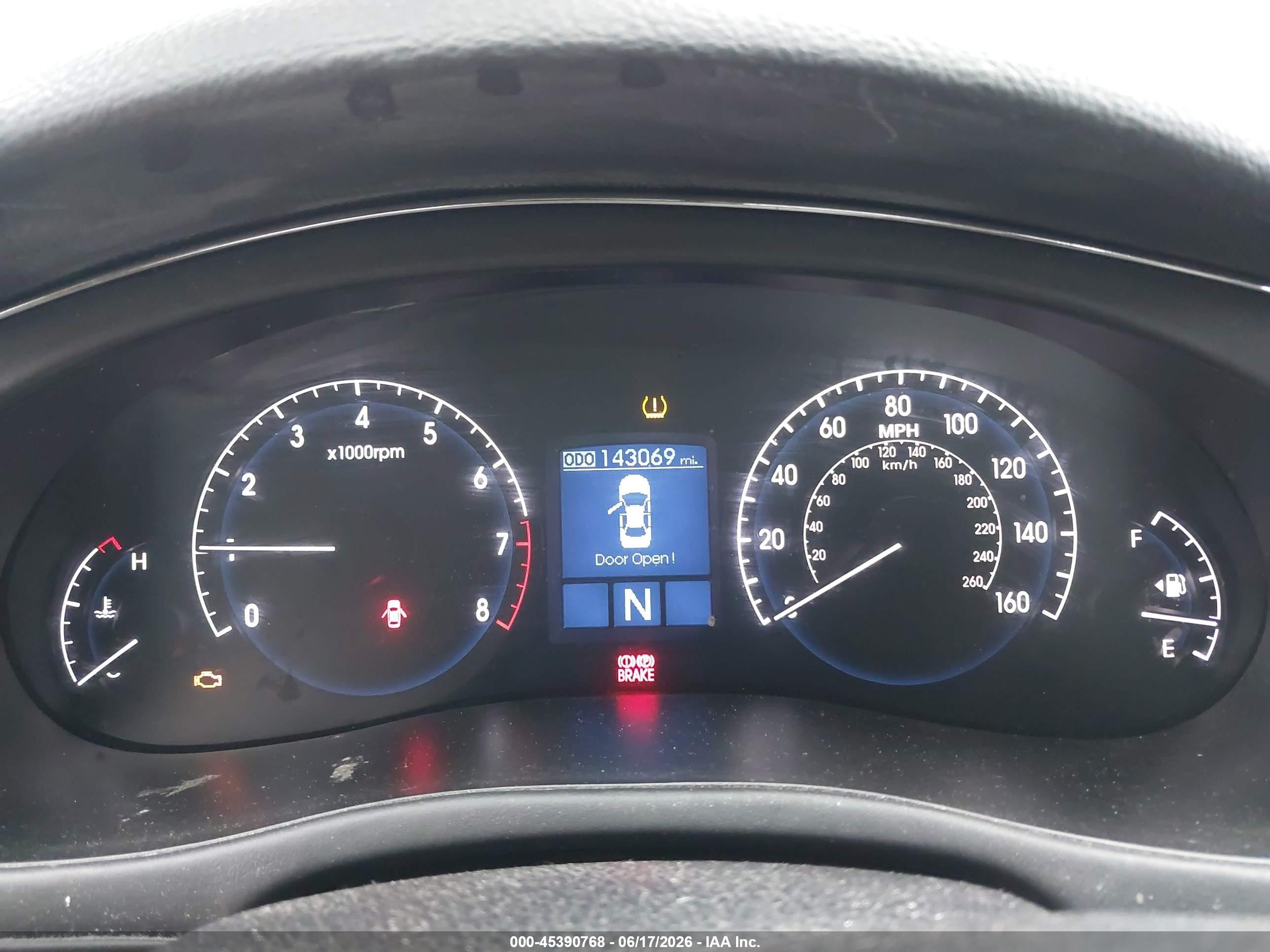 2009 Hyundai Genesis 4.6 Silver vin: KMHGC46F89U065107