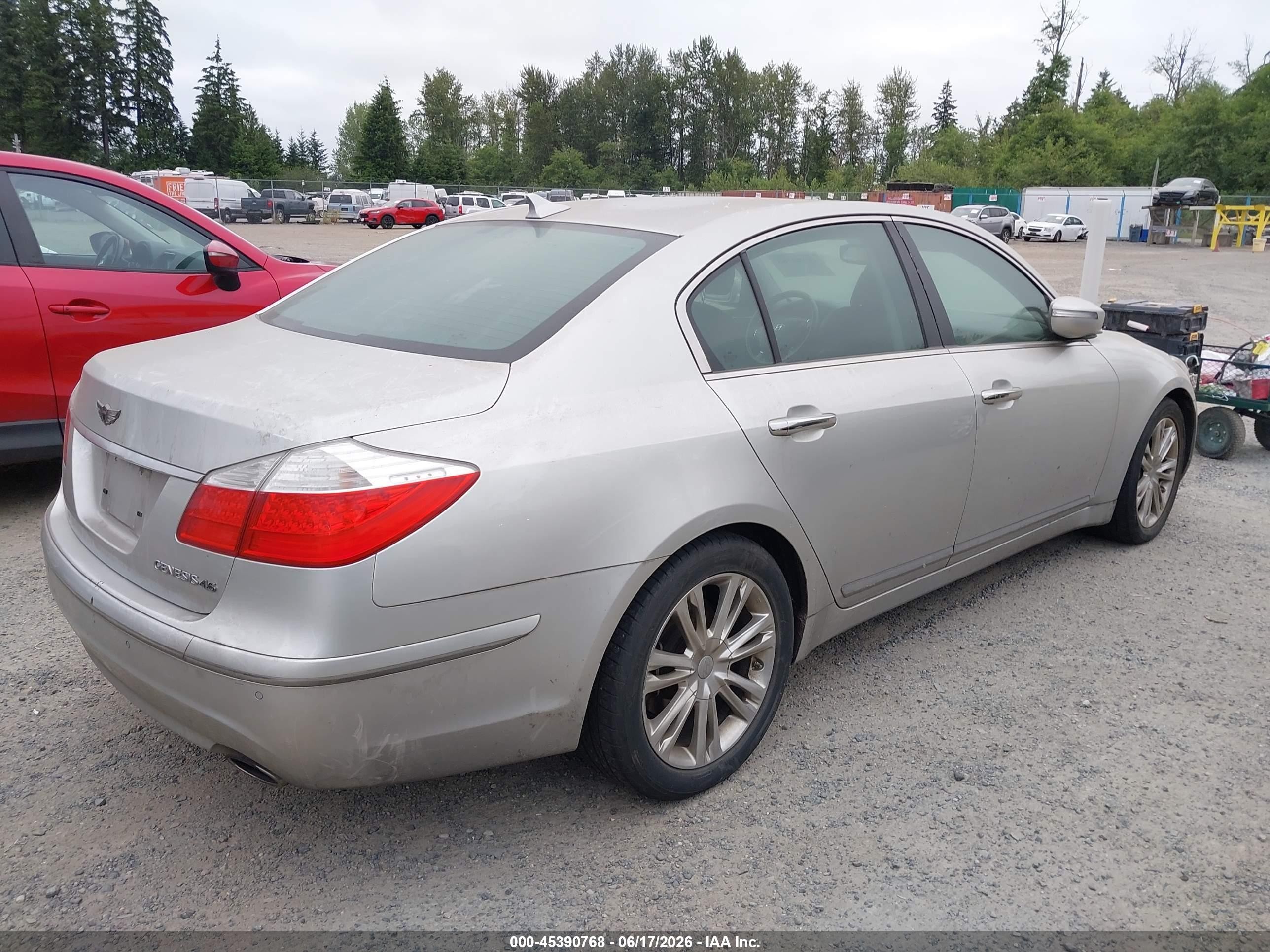 2009 Hyundai Genesis 4.6 Silver vin: KMHGC46F89U065107