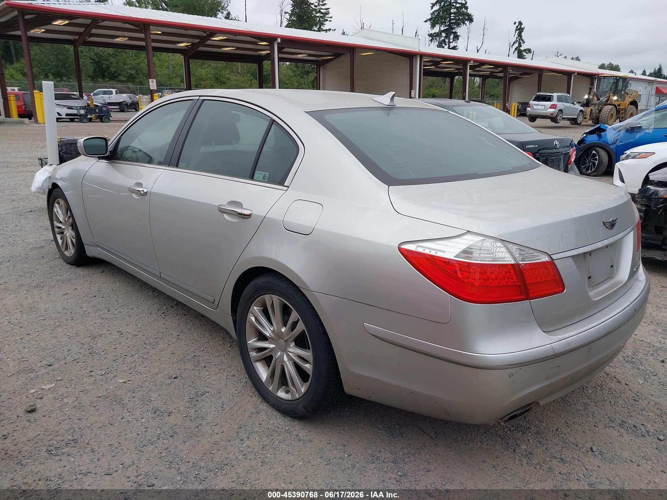 2009 Hyundai Genesis 4.6 Silver vin: KMHGC46F89U065107
