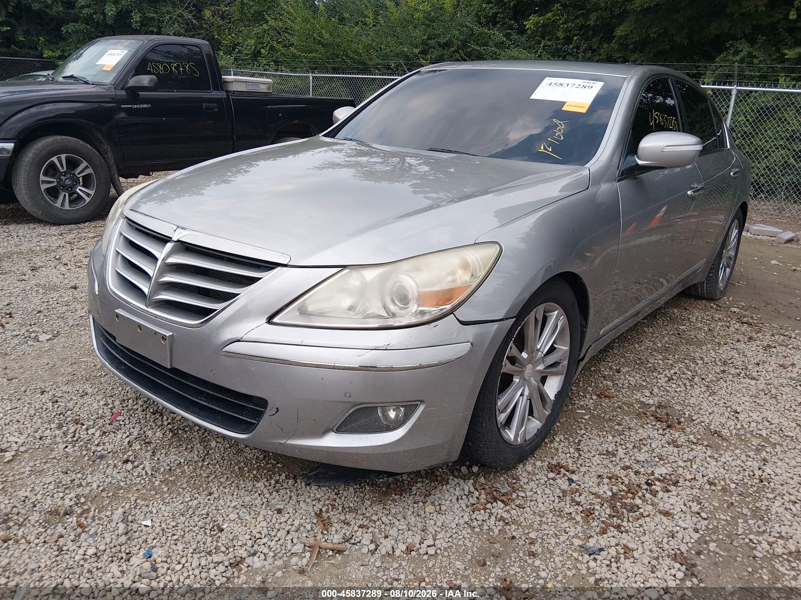 2009 Hyundai Genesis 4.6 Silver vin: KMHGC46F99U058750