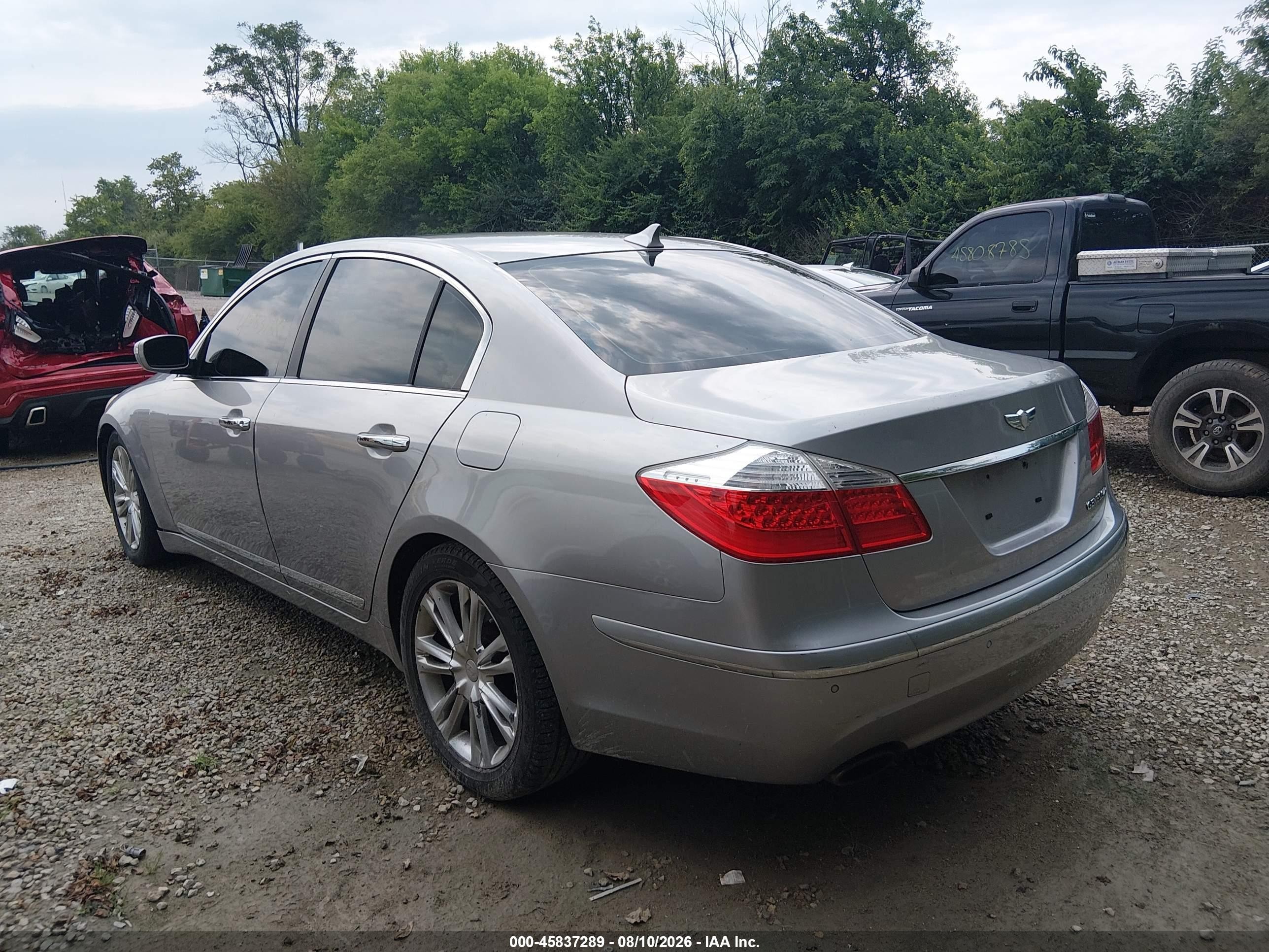 2009 Hyundai Genesis 4.6 Silver vin: KMHGC46F99U058750
