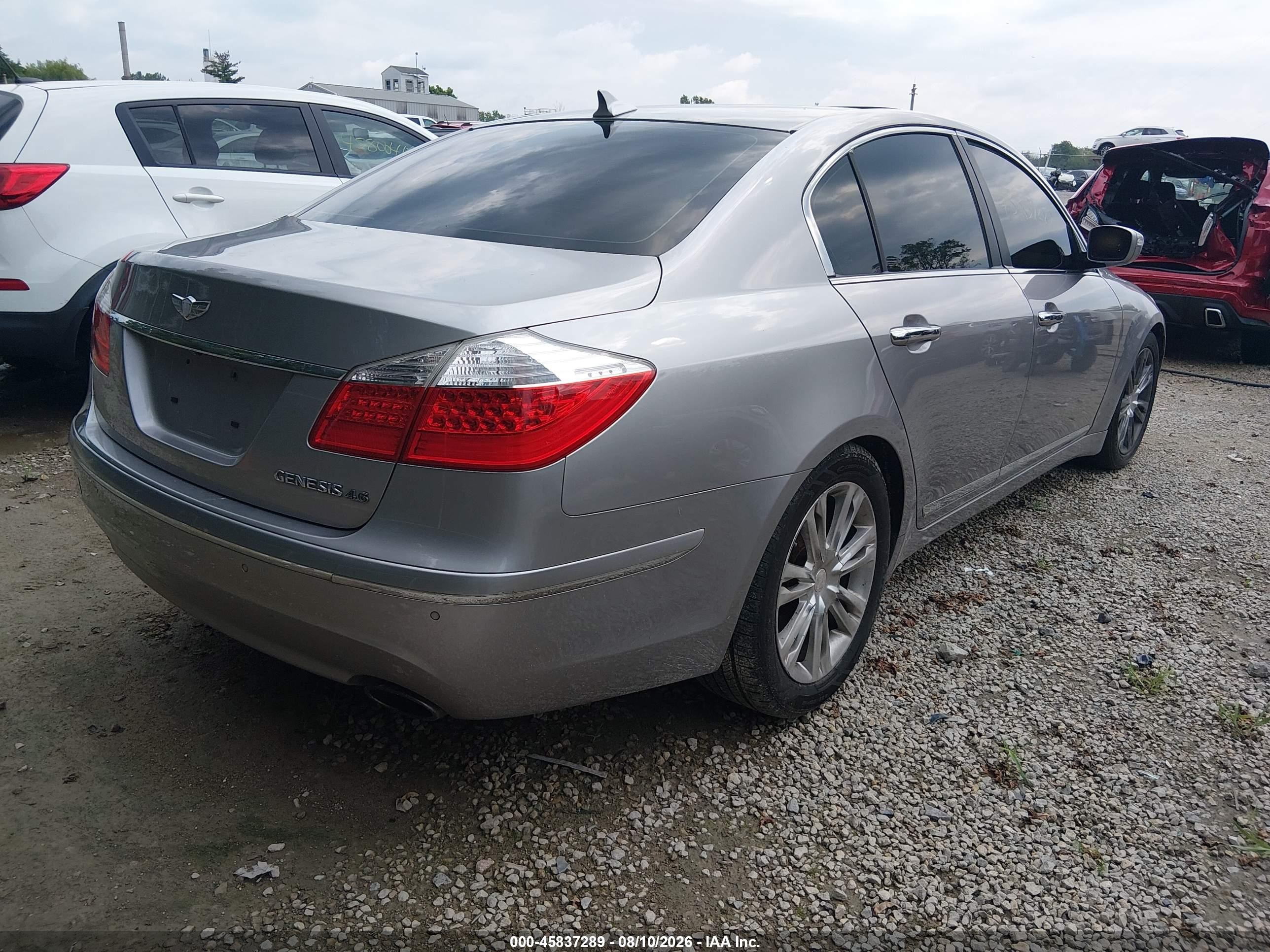 2009 Hyundai Genesis 4.6 Silver vin: KMHGC46F99U058750