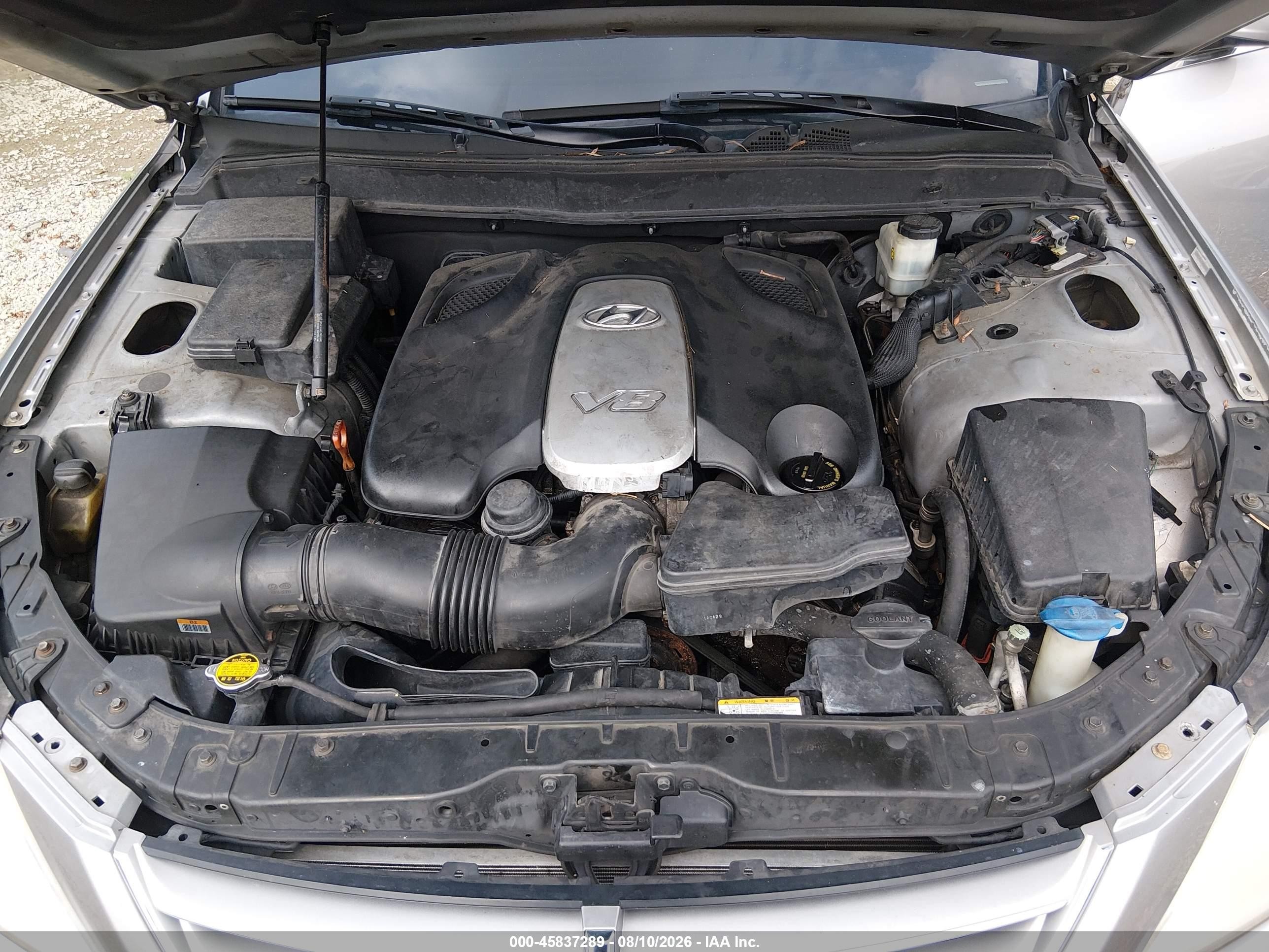 2009 Hyundai Genesis 4.6 Silver vin: KMHGC46F99U058750