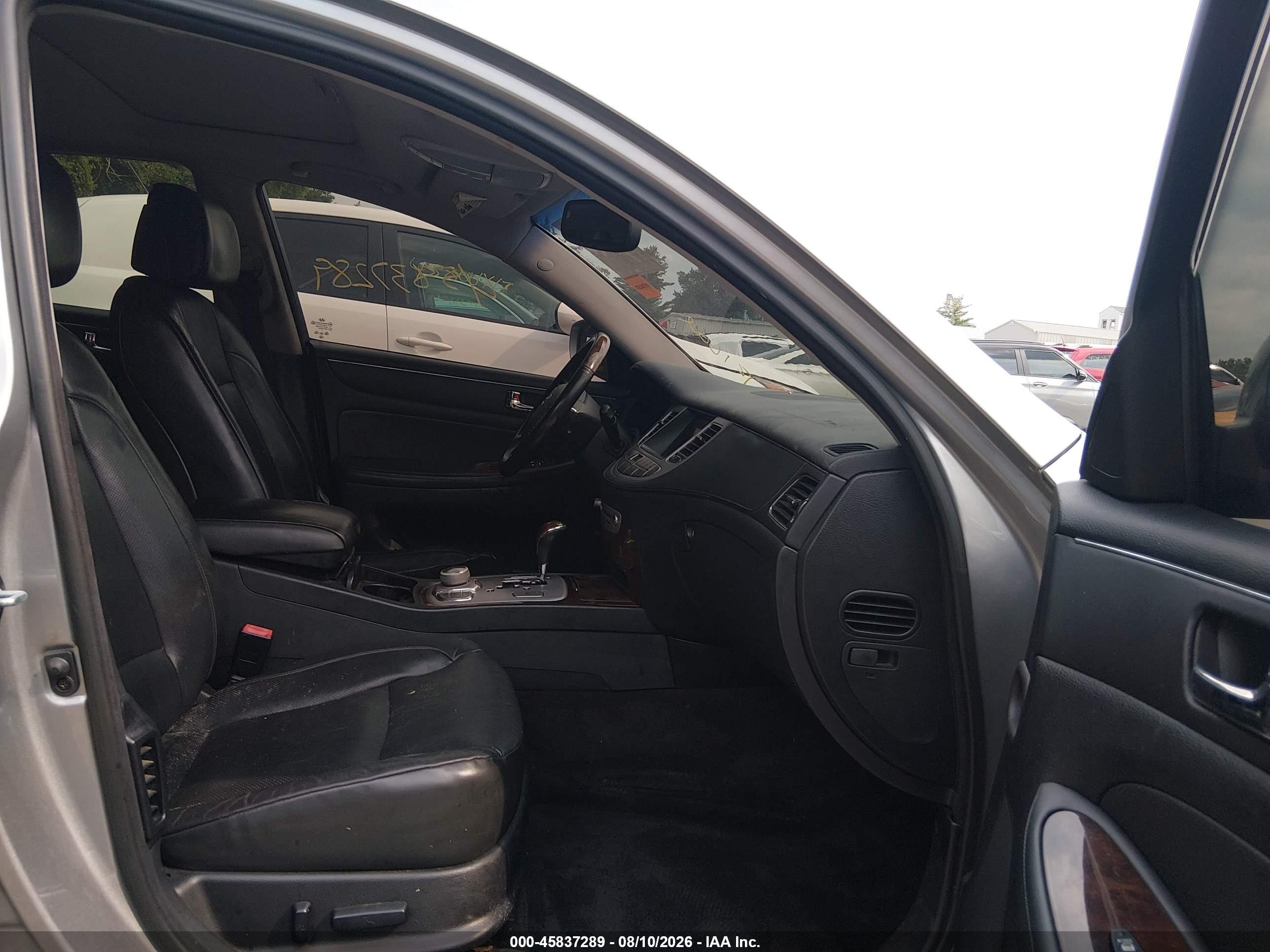 2009 Hyundai Genesis 4.6 Silver vin: KMHGC46F99U058750
