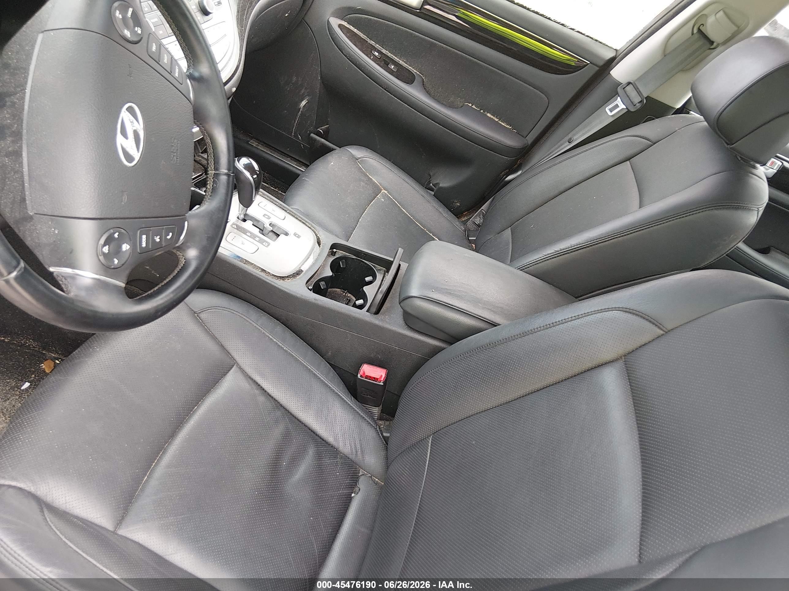 2012 Hyundai Genesis 3.8 Silver vin: KMHGC4DD0CU158311