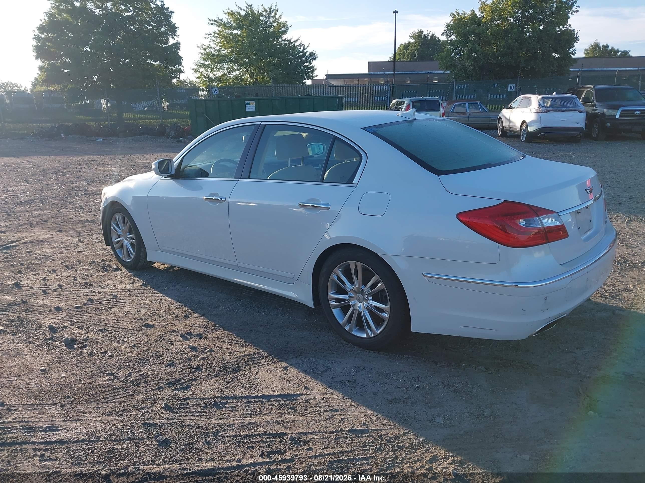 2012 Hyundai Genesis 3.8 White vin: KMHGC4DD0CU171835