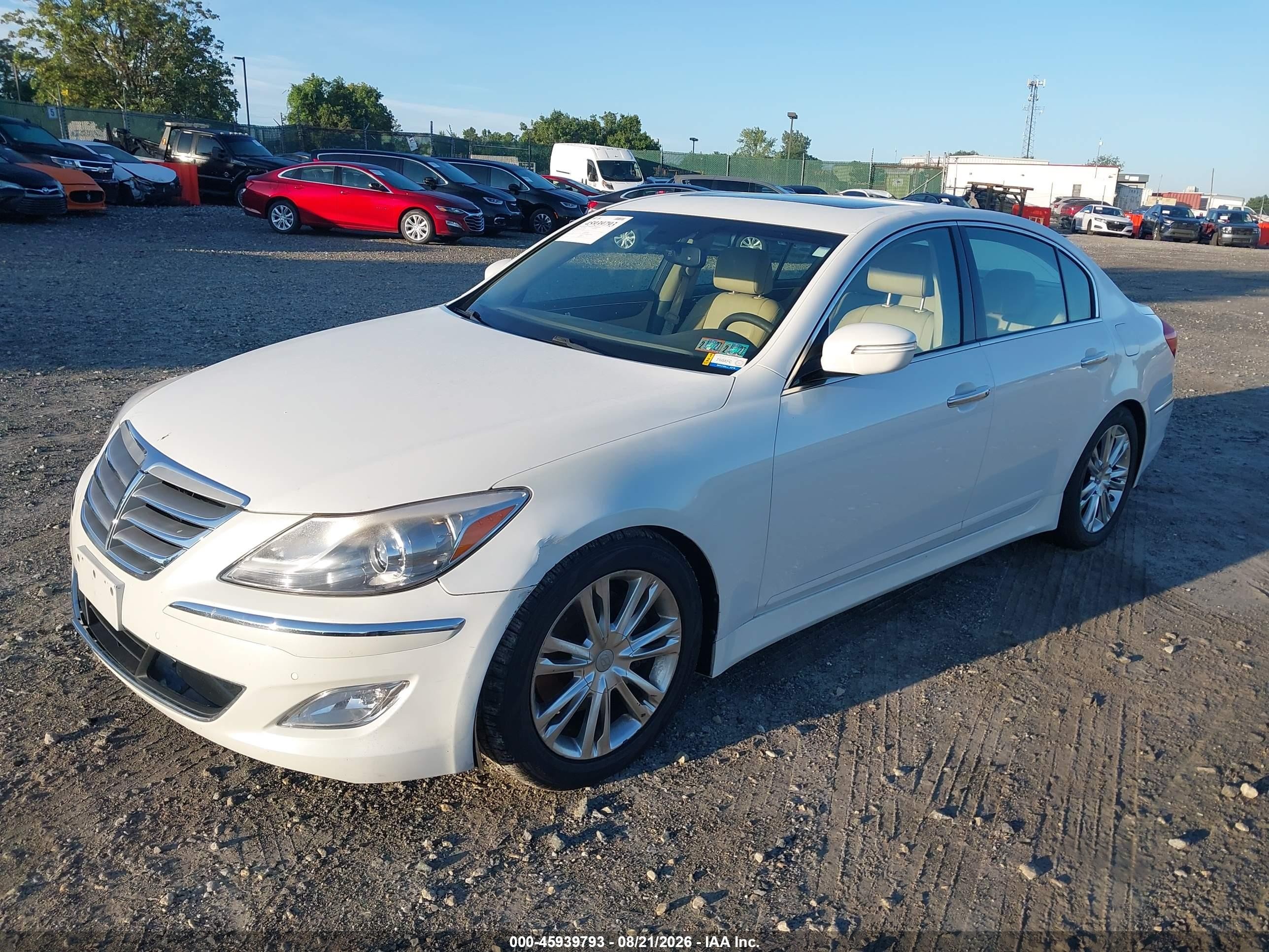 2012 Hyundai Genesis 3.8 White vin: KMHGC4DD0CU171835