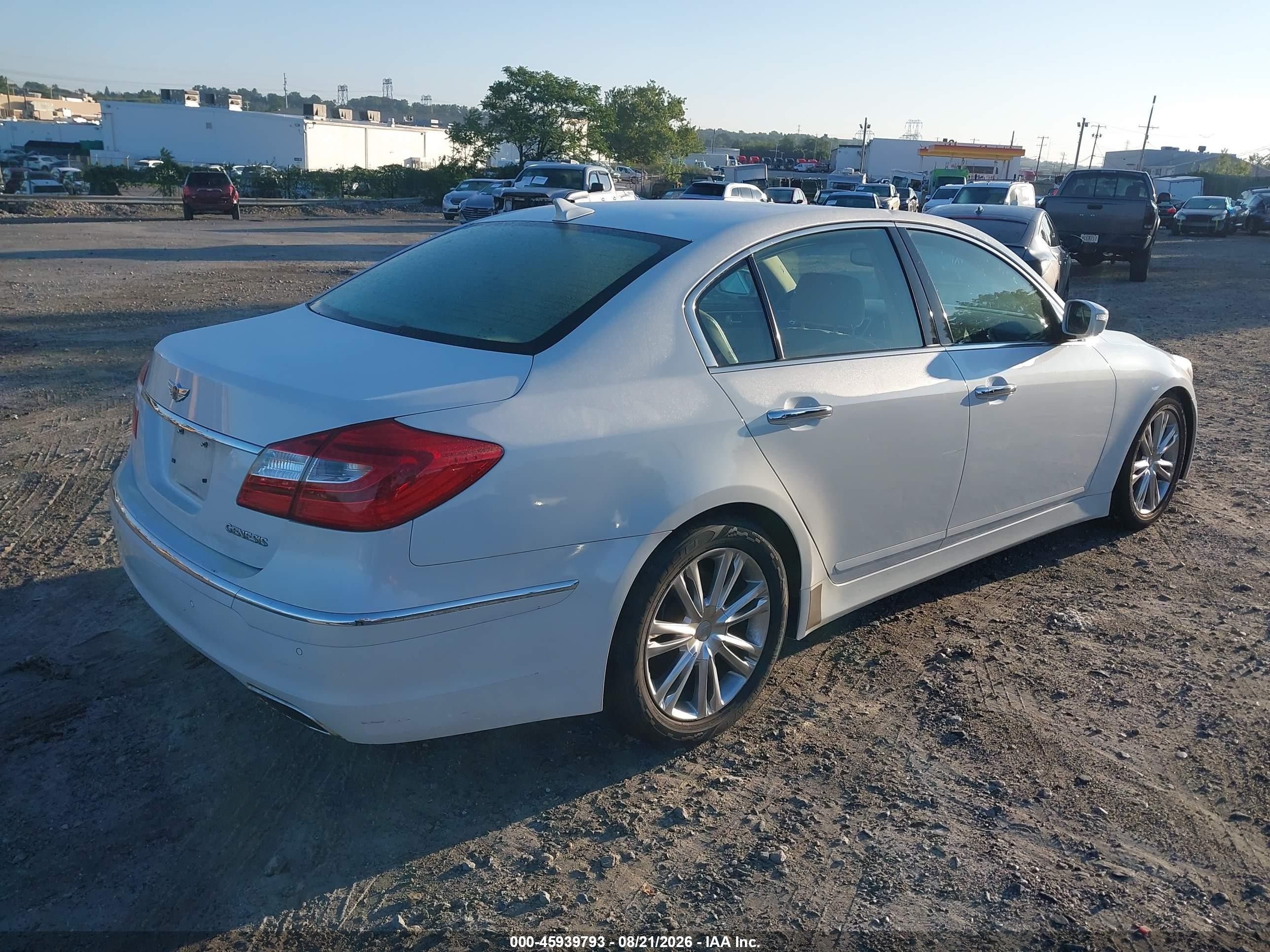 2012 Hyundai Genesis 3.8 White vin: KMHGC4DD0CU171835