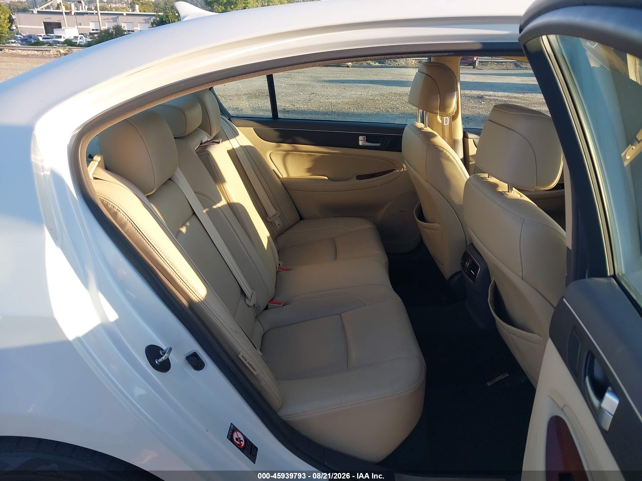 2012 Hyundai Genesis 3.8 White vin: KMHGC4DD0CU171835