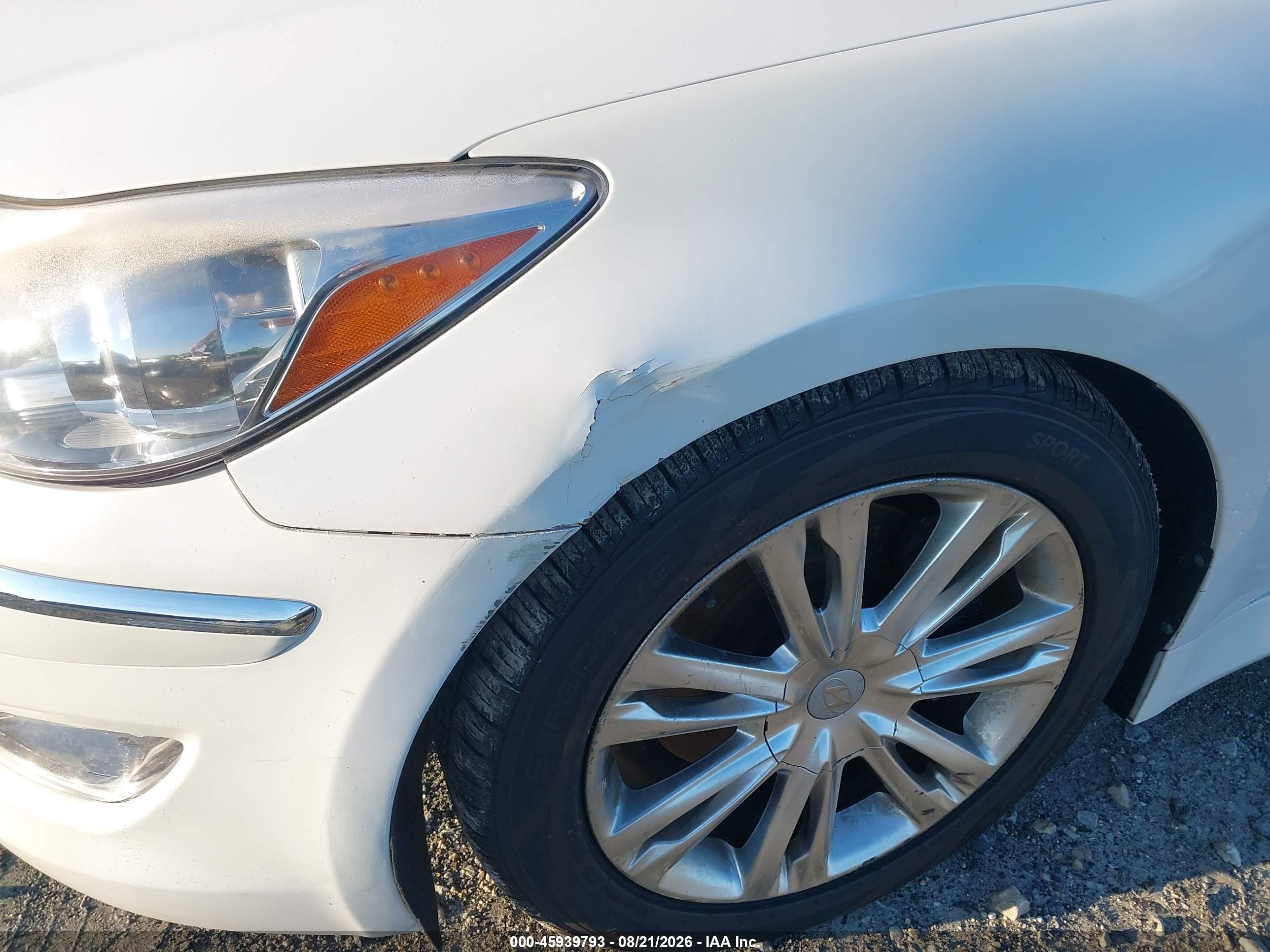 2012 Hyundai Genesis 3.8 White vin: KMHGC4DD0CU171835