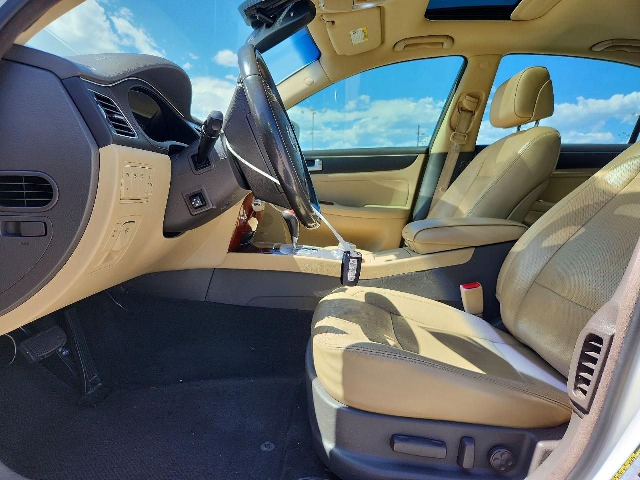 2012 Hyundai Genesis 3.8l White vin: KMHGC4DD0CU177912
