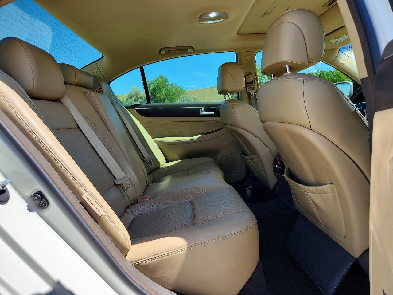 2012 Hyundai Genesis 3.8l White vin: KMHGC4DD0CU177912