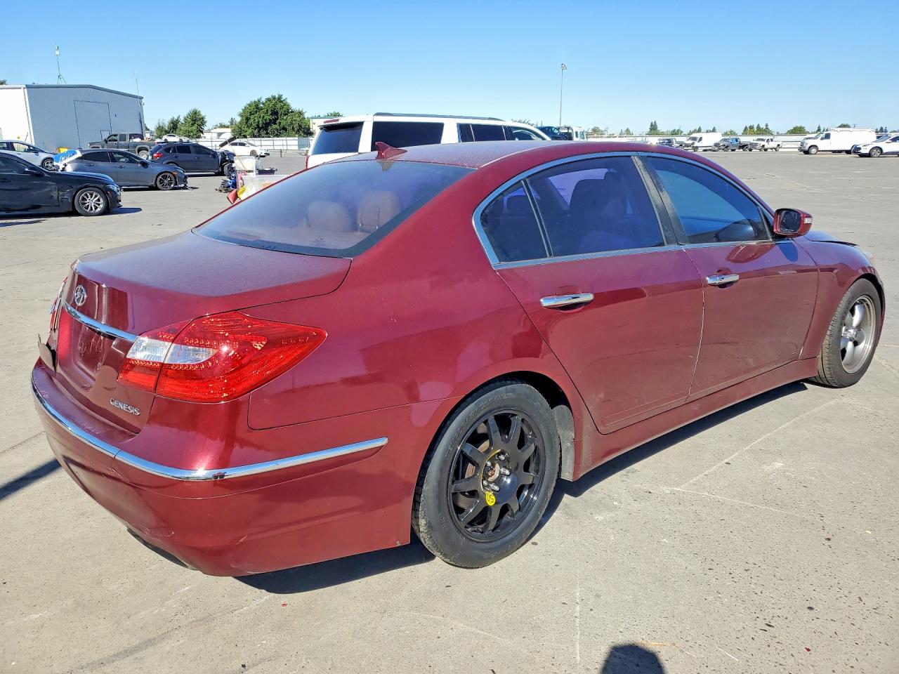 2012 Hyundai Genesis 3.8l Burgundy vin: KMHGC4DD0CU191888