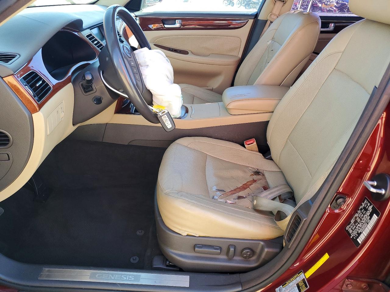 2012 Hyundai Genesis 3.8l Burgundy vin: KMHGC4DD0CU191888