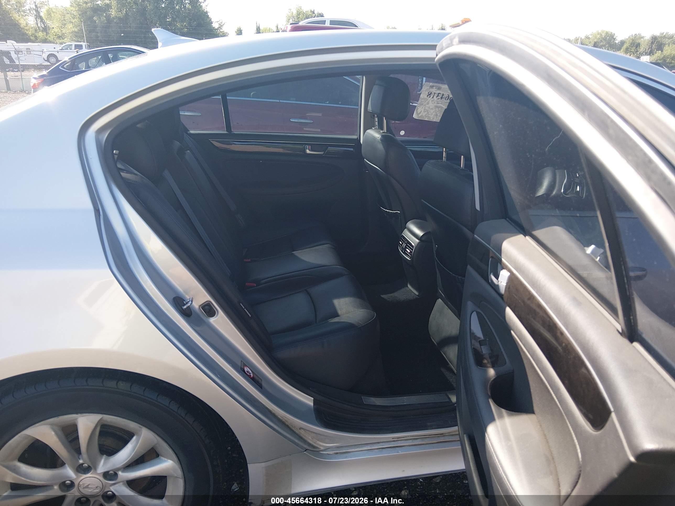 2012 Hyundai Genesis 3.8 Silver vin: KMHGC4DD0CU198033