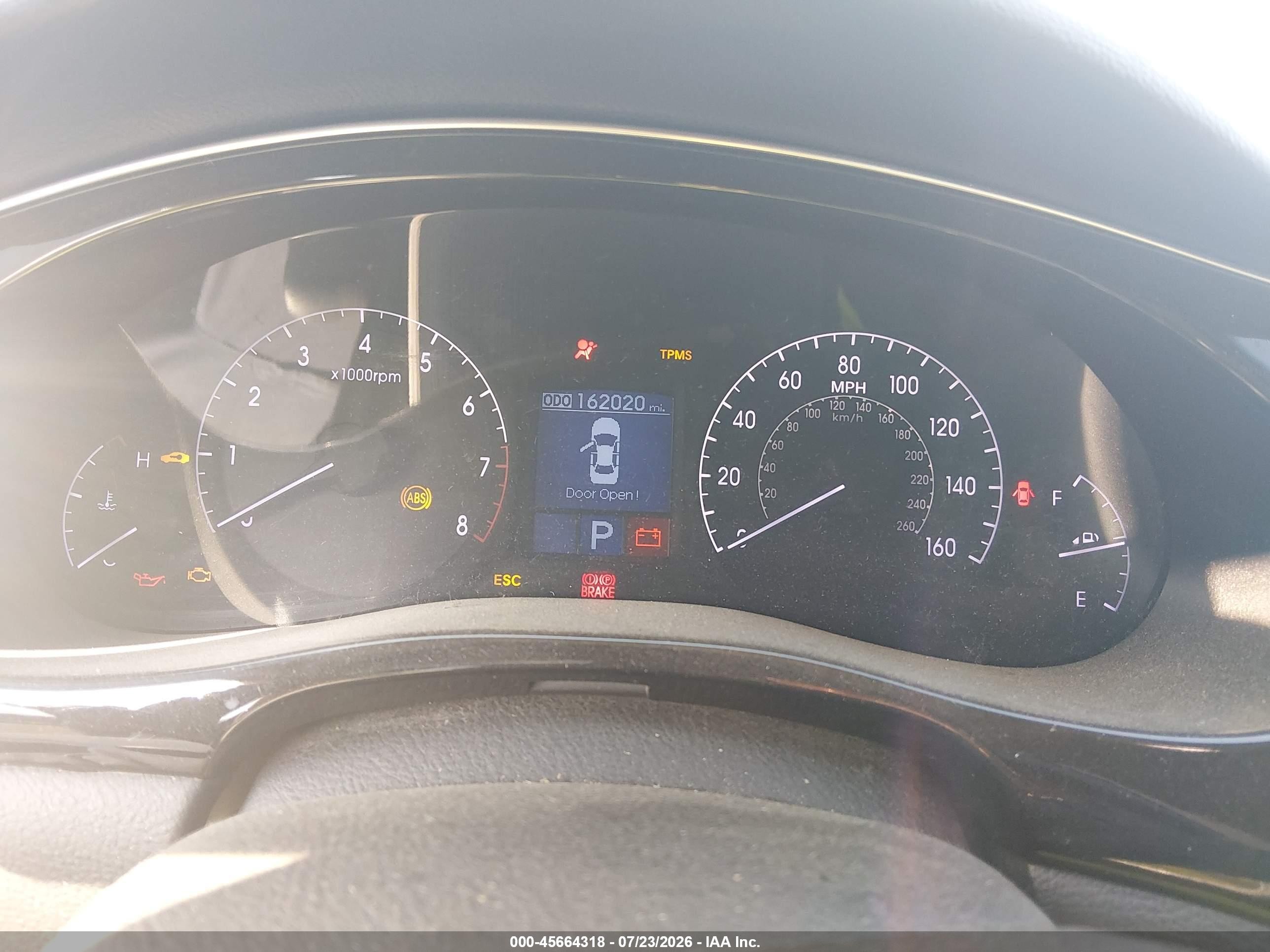 2012 Hyundai Genesis 3.8 Silver vin: KMHGC4DD0CU198033