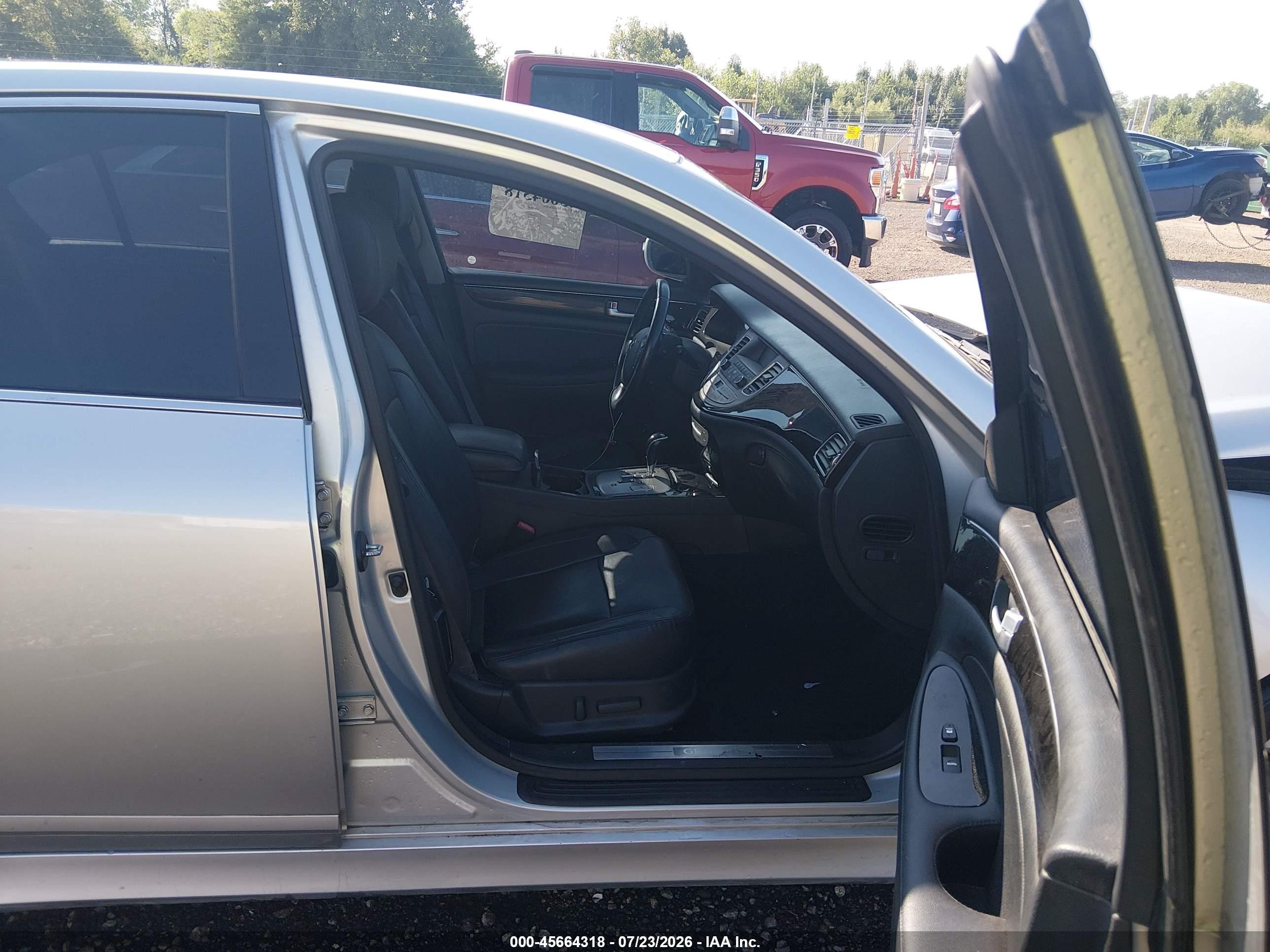 2012 Hyundai Genesis 3.8 Silver vin: KMHGC4DD0CU198033