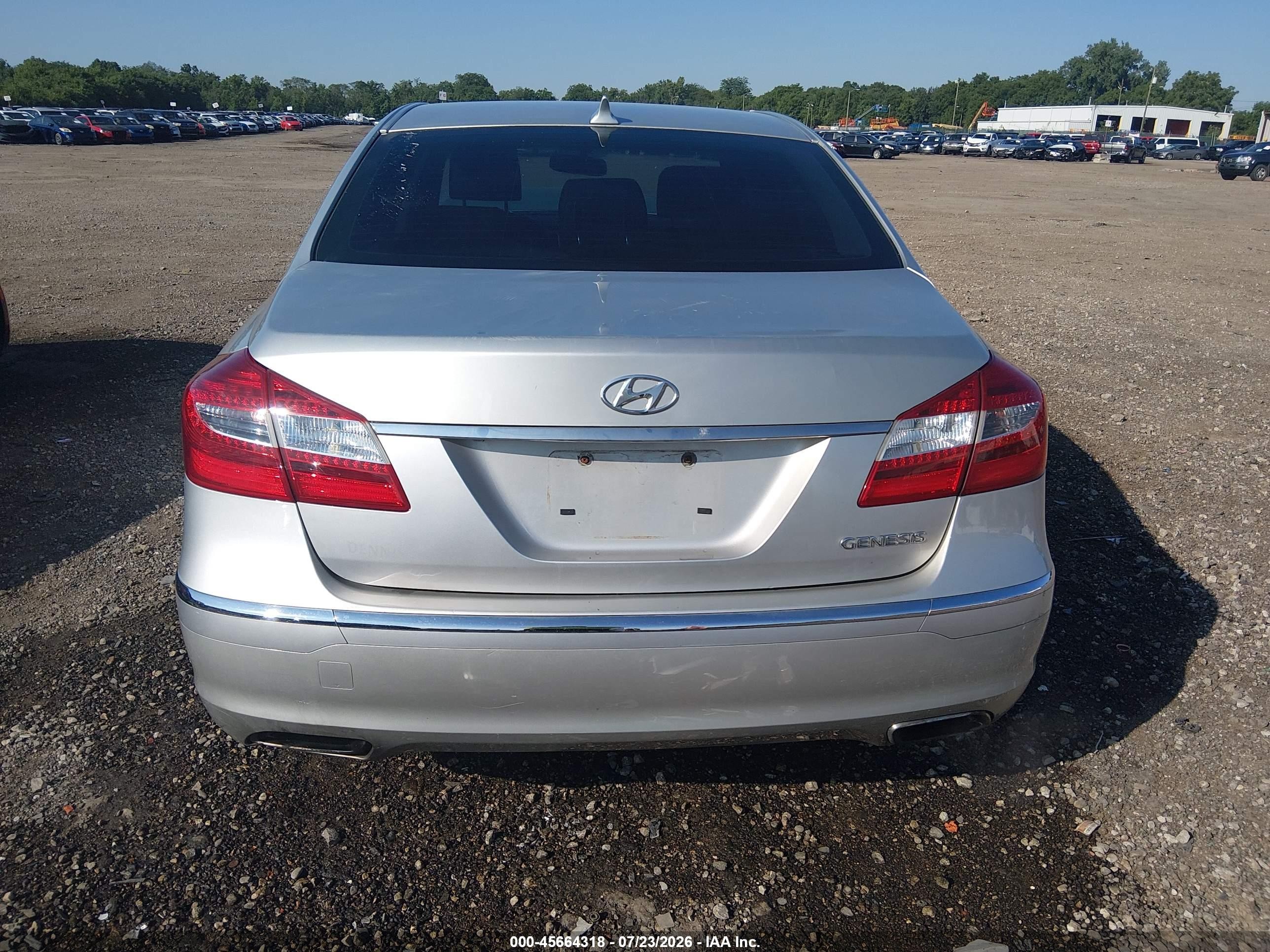 2012 Hyundai Genesis 3.8 Silver vin: KMHGC4DD0CU198033