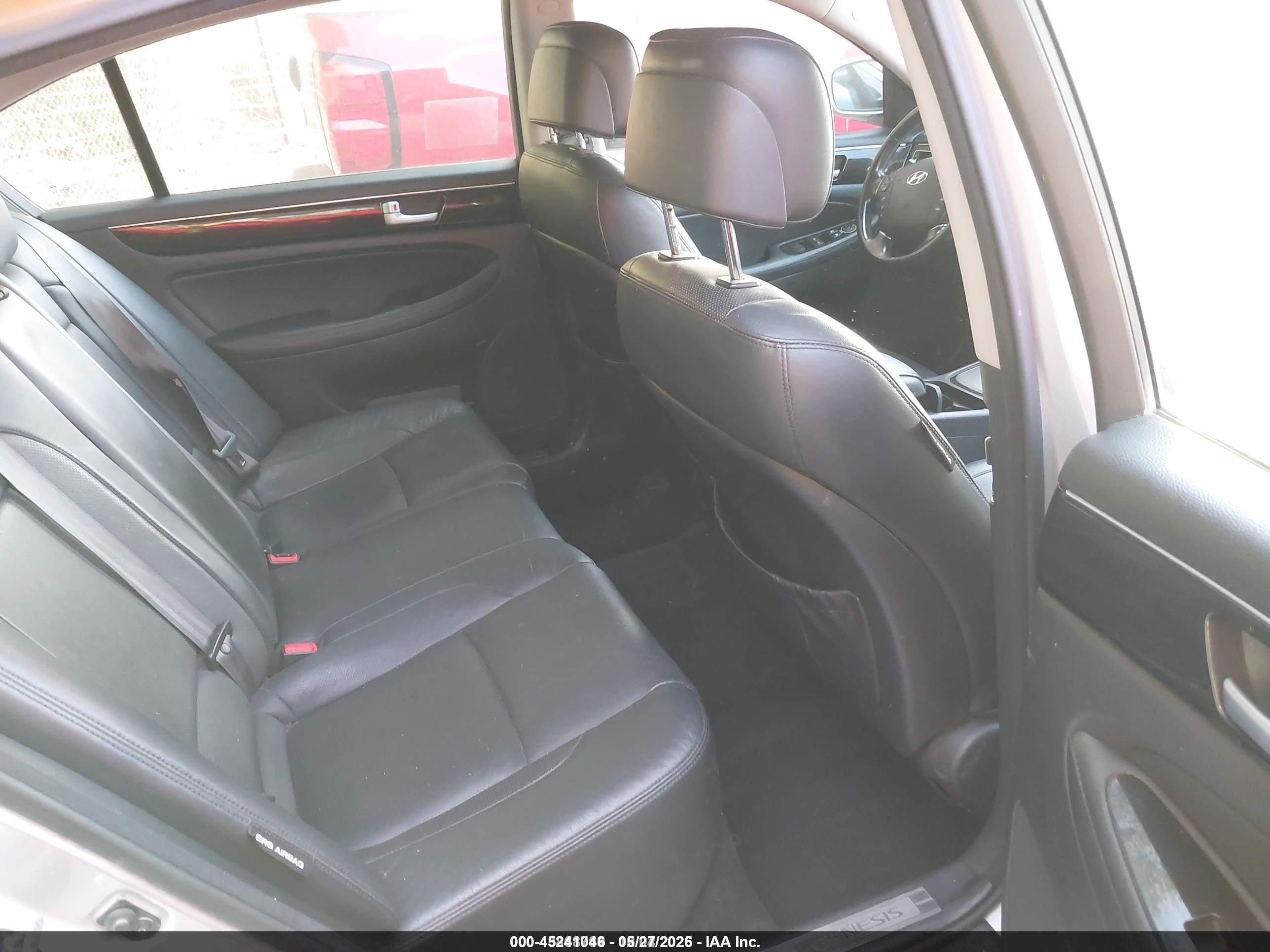 2013 Hyundai Genesis 3.8 Серебряный vin: KMHGC4DD0DU212773