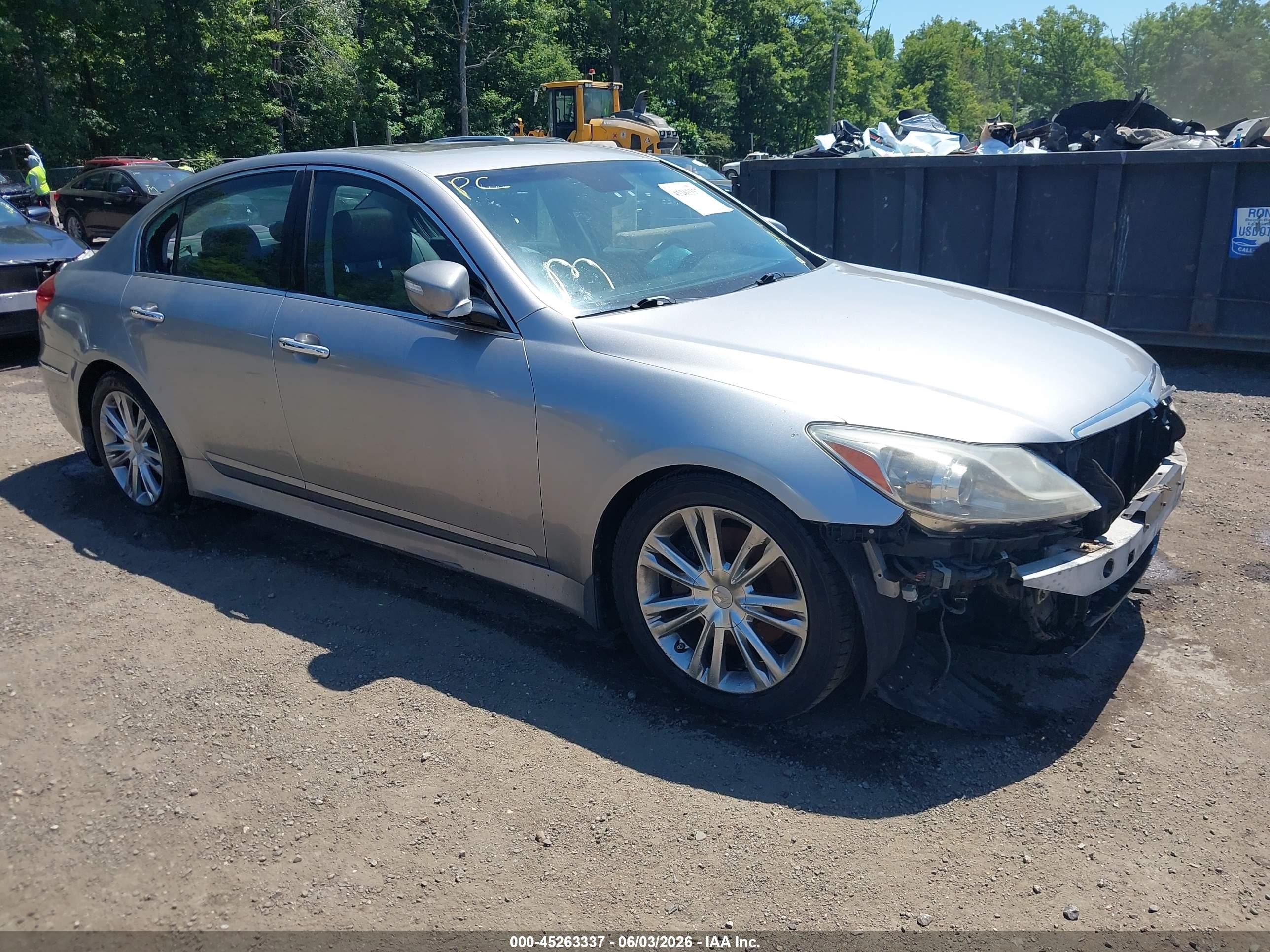 2013 Hyundai Genesis 3.8 Silver vin: KMHGC4DD0DU213406