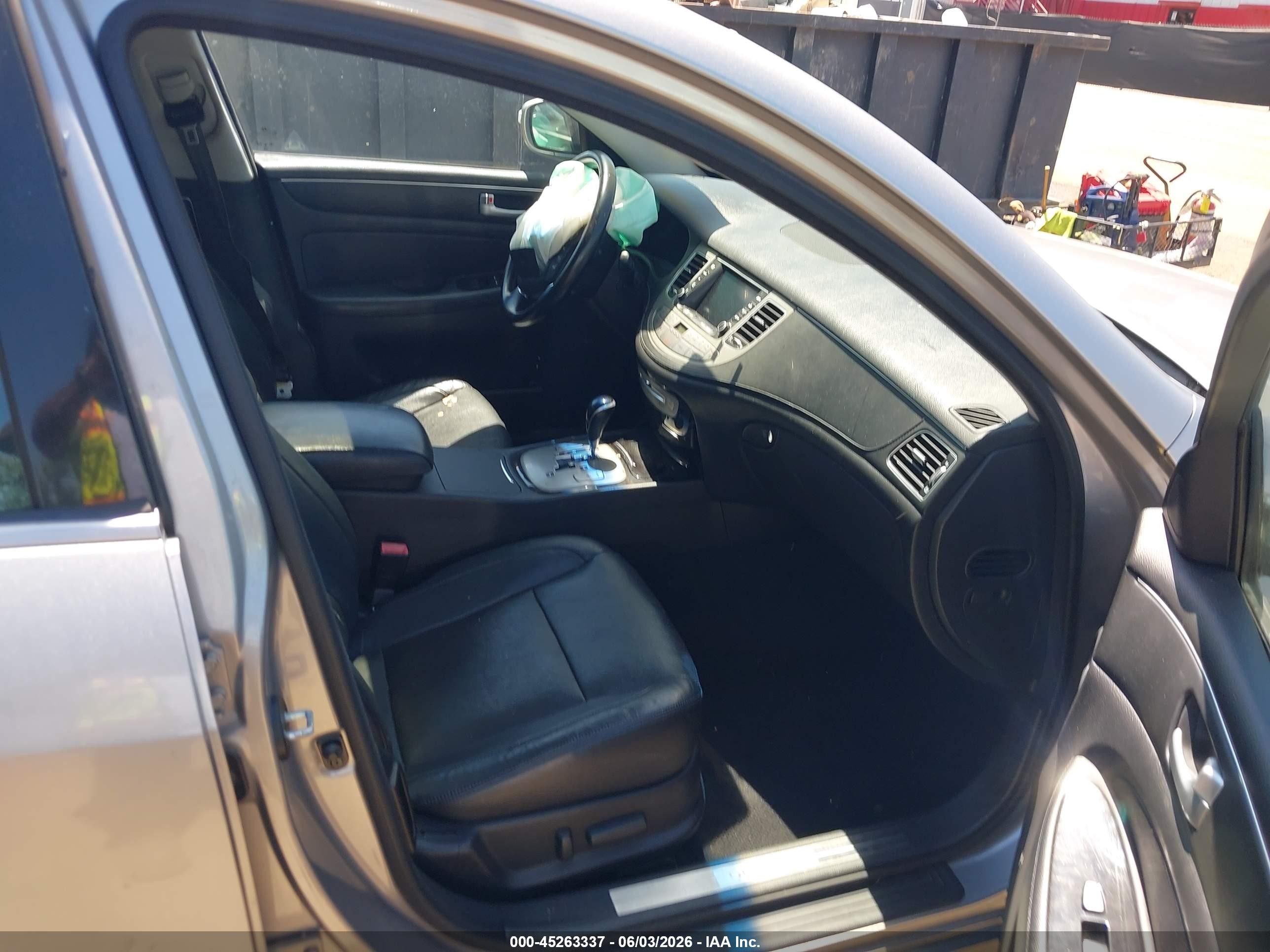 2013 Hyundai Genesis 3.8 Silver vin: KMHGC4DD0DU213406