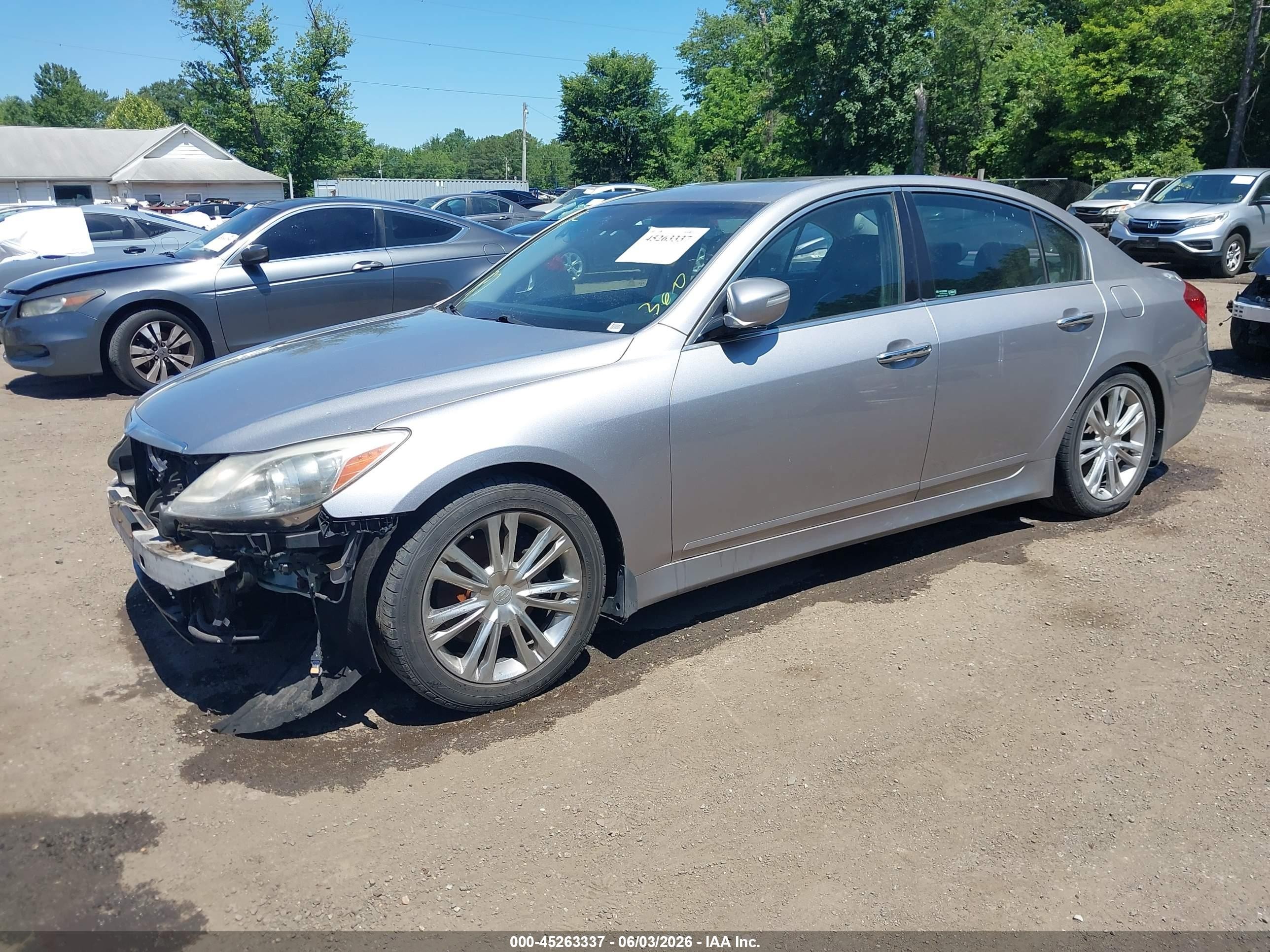 2013 Hyundai Genesis 3.8 Silver vin: KMHGC4DD0DU213406